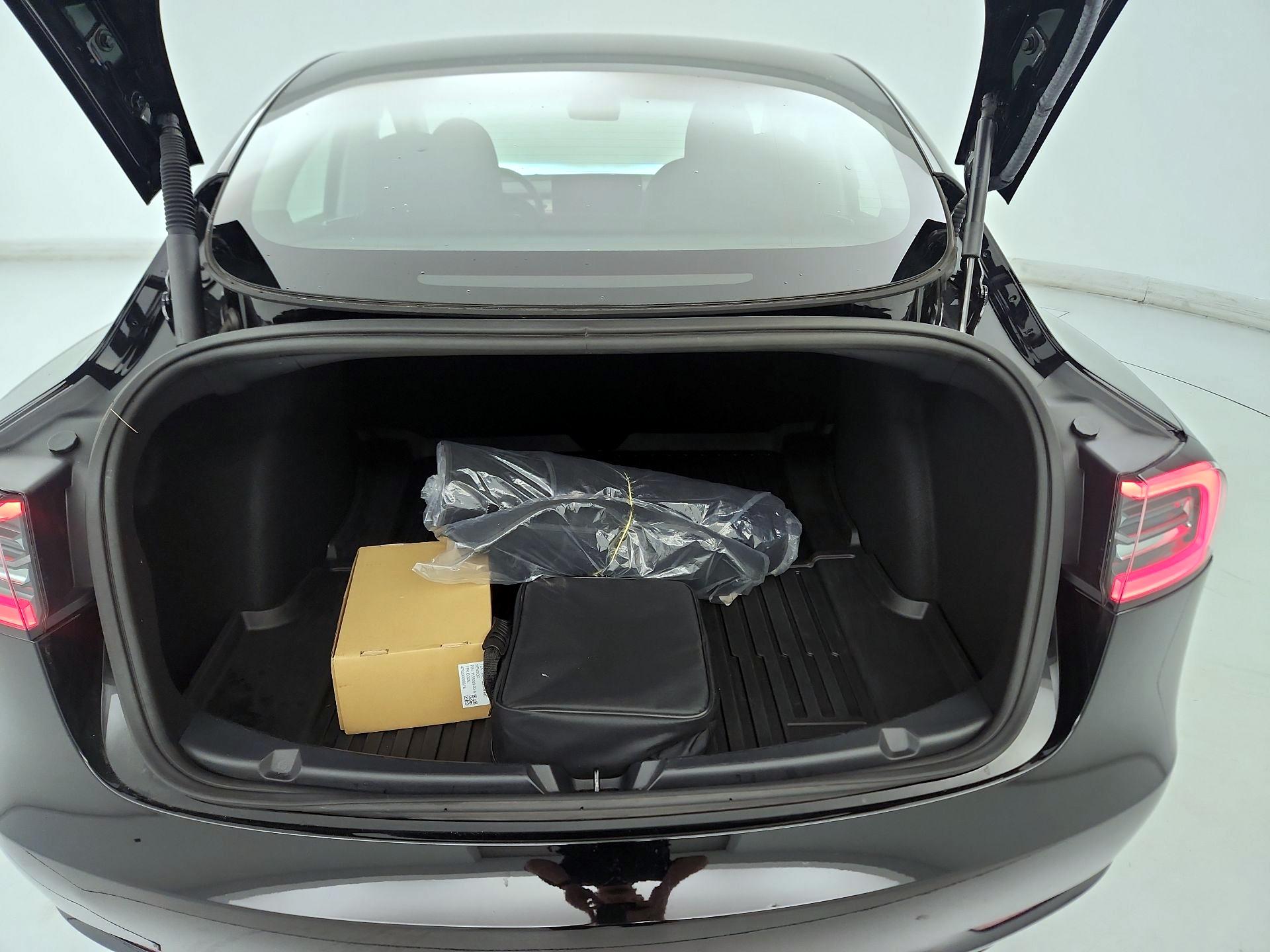 Thumbnail: 2023 Tesla Model 3 - 16