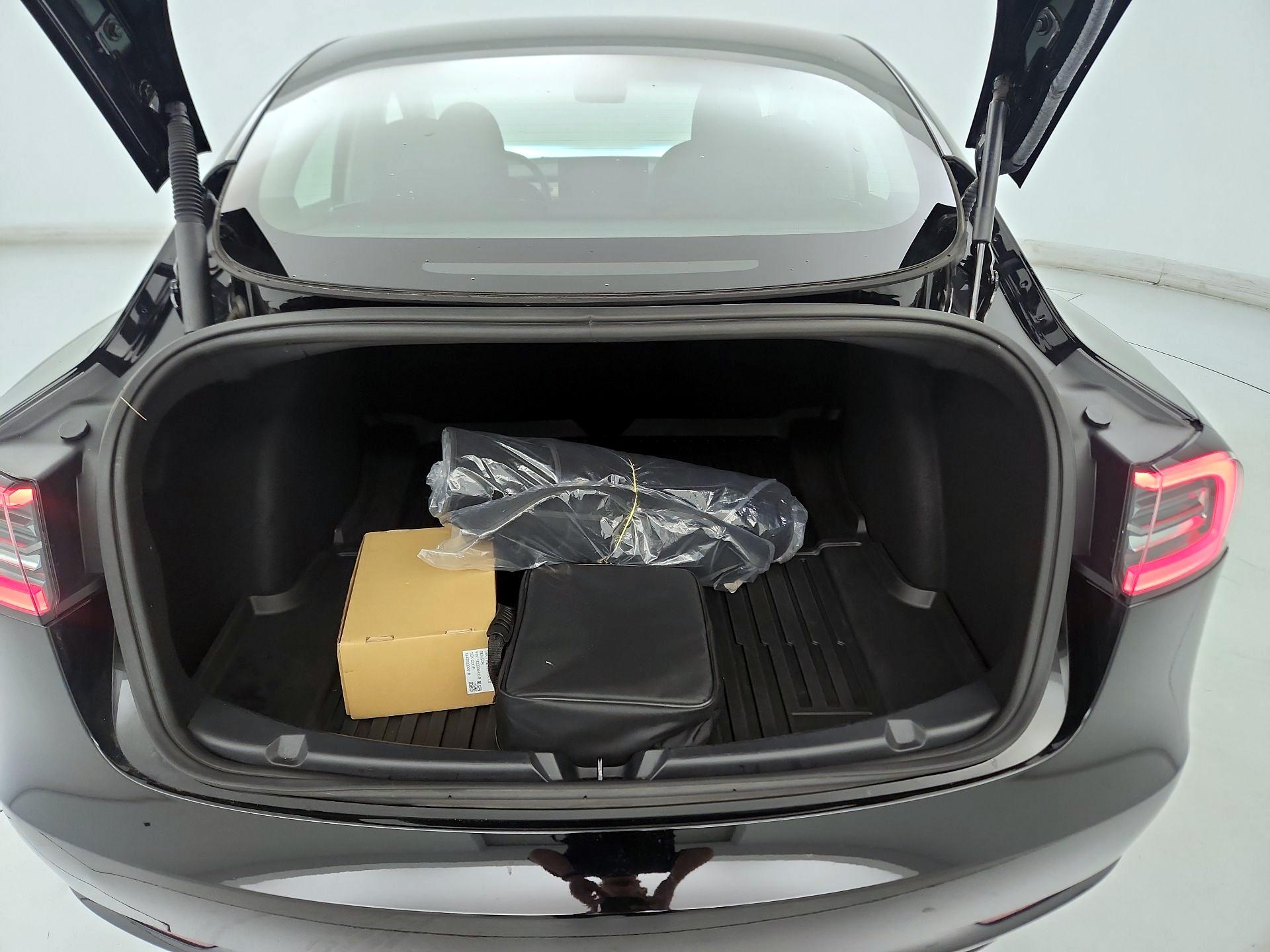 Thumbnail: 2023 Tesla Model 3 - 17