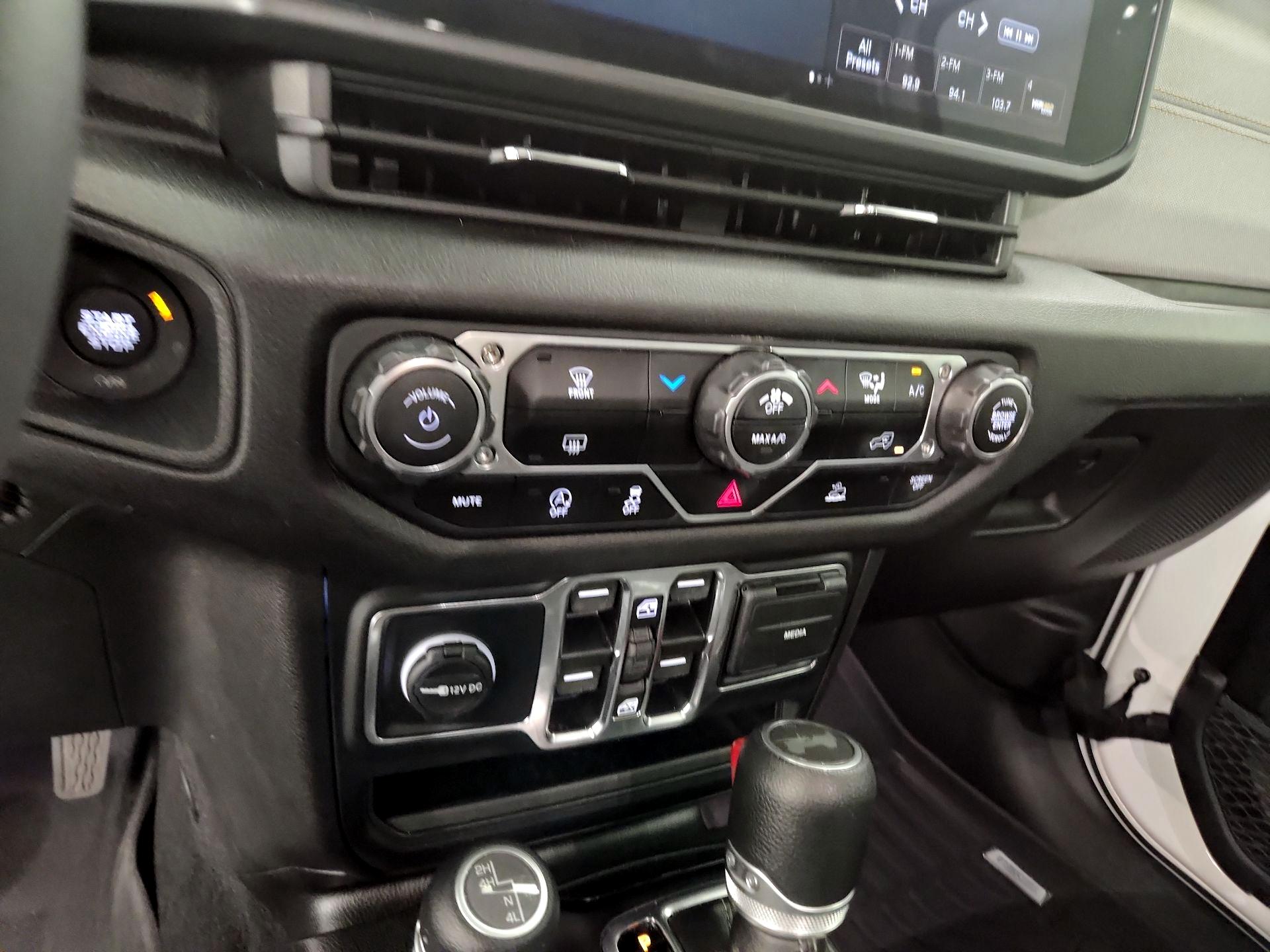Thumbnail: 2024 Jeep Wrangler - 14