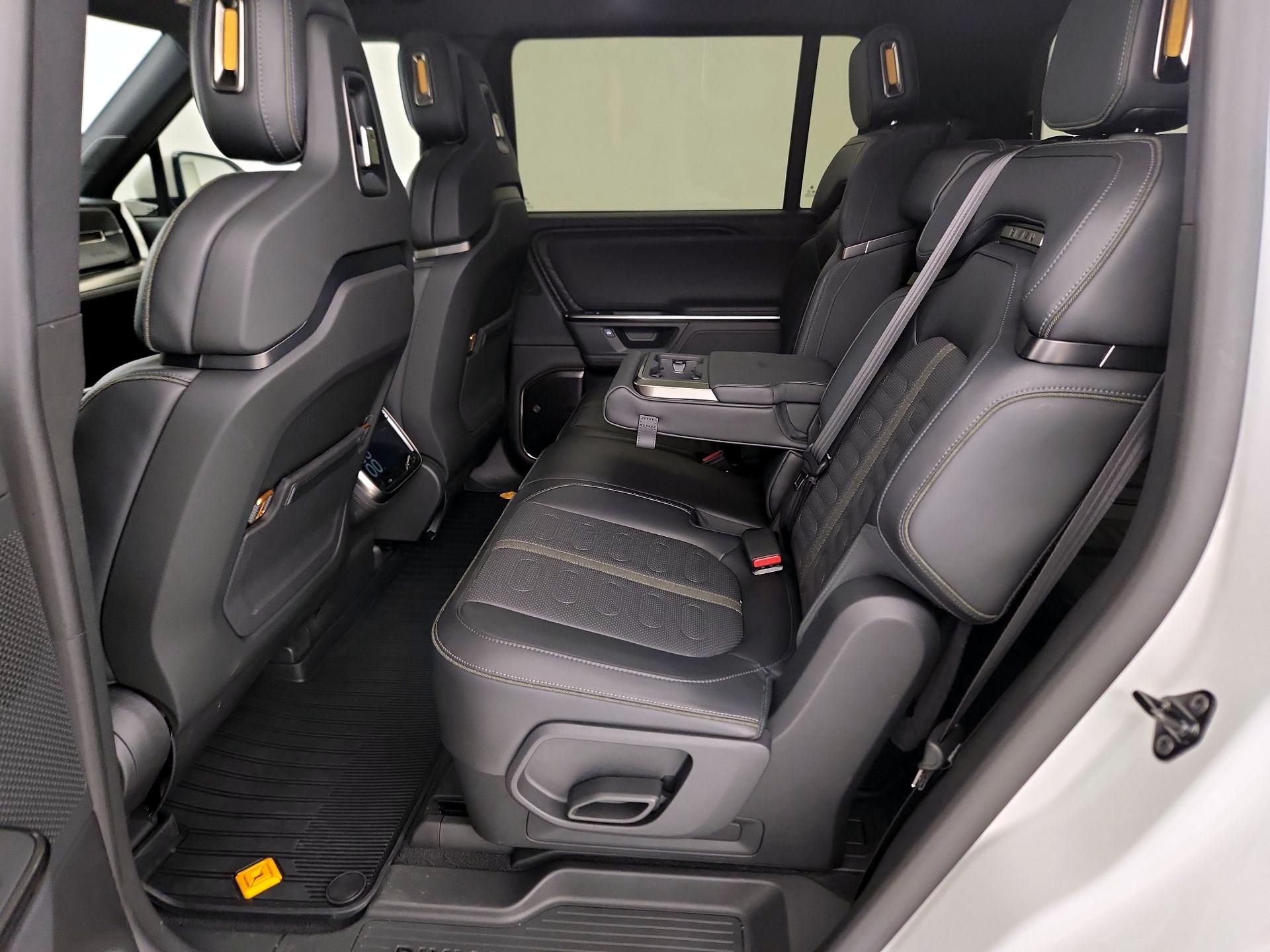 Thumbnail: 2025 Rivian R1S - 19