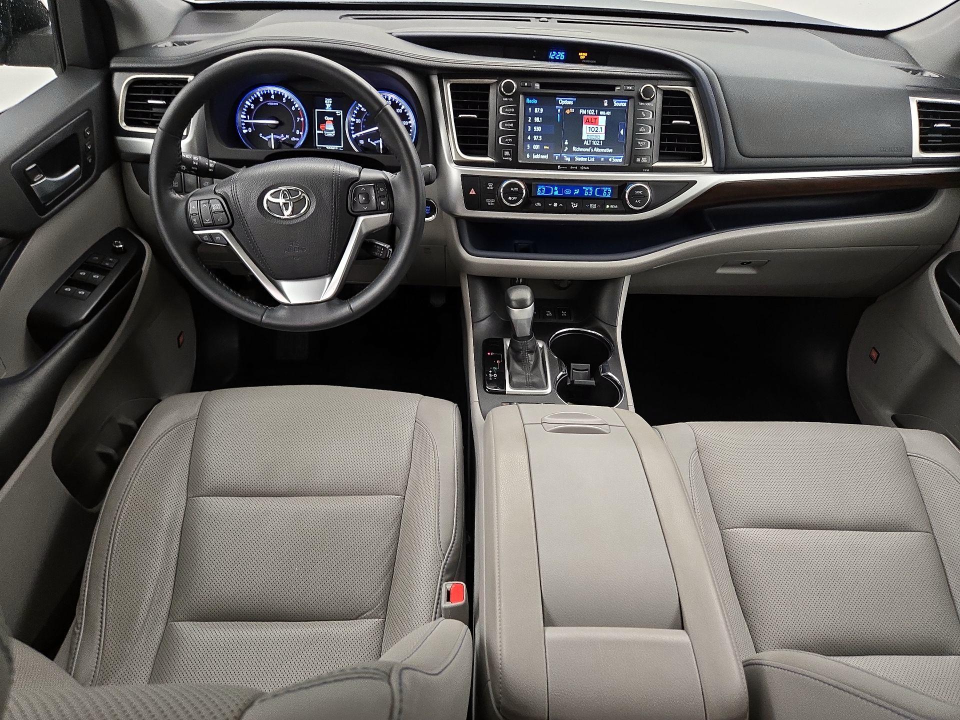 Thumbnail: 2016 Toyota Highlander - 9