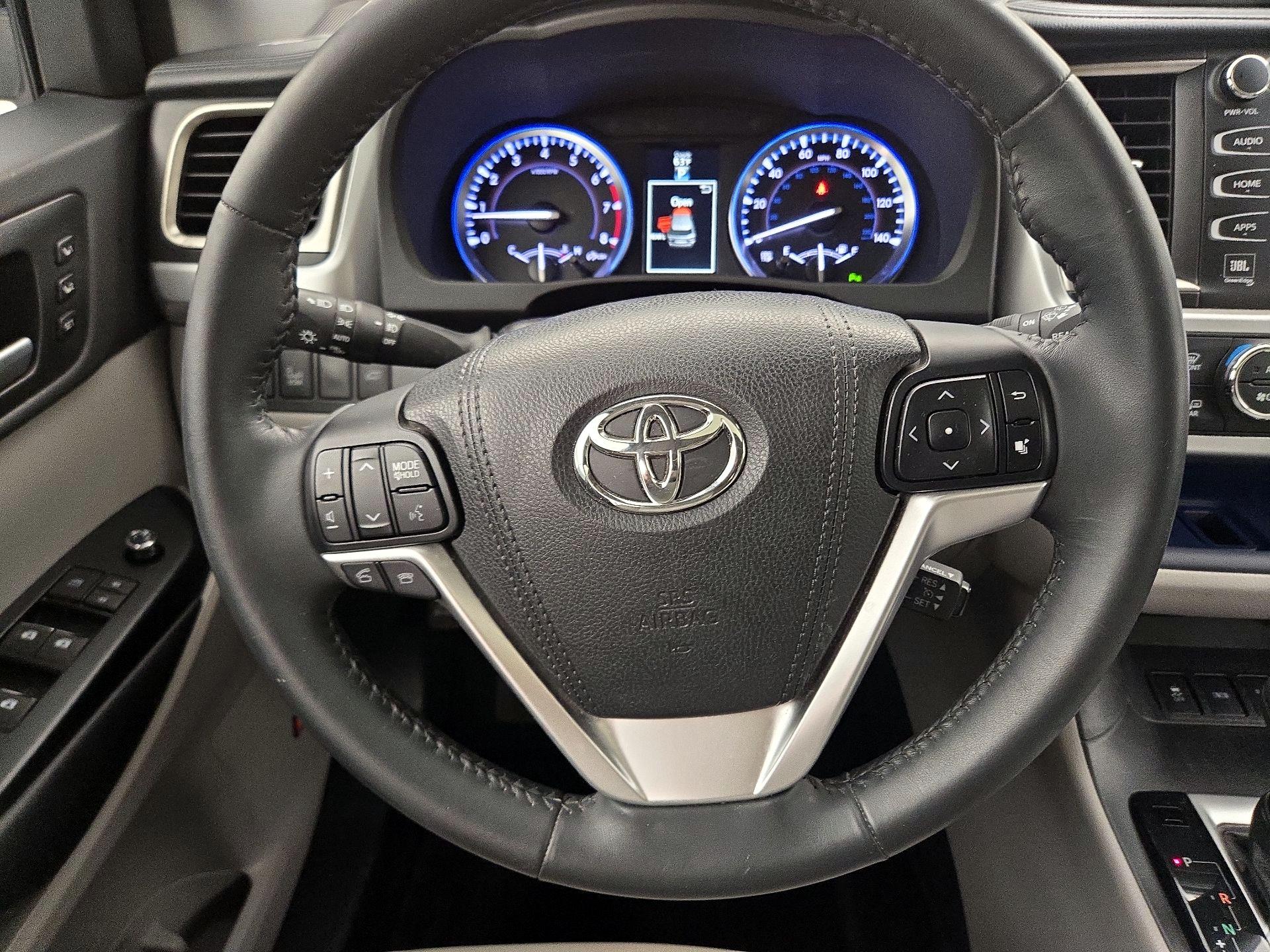 Thumbnail: 2016 Toyota Highlander - 10