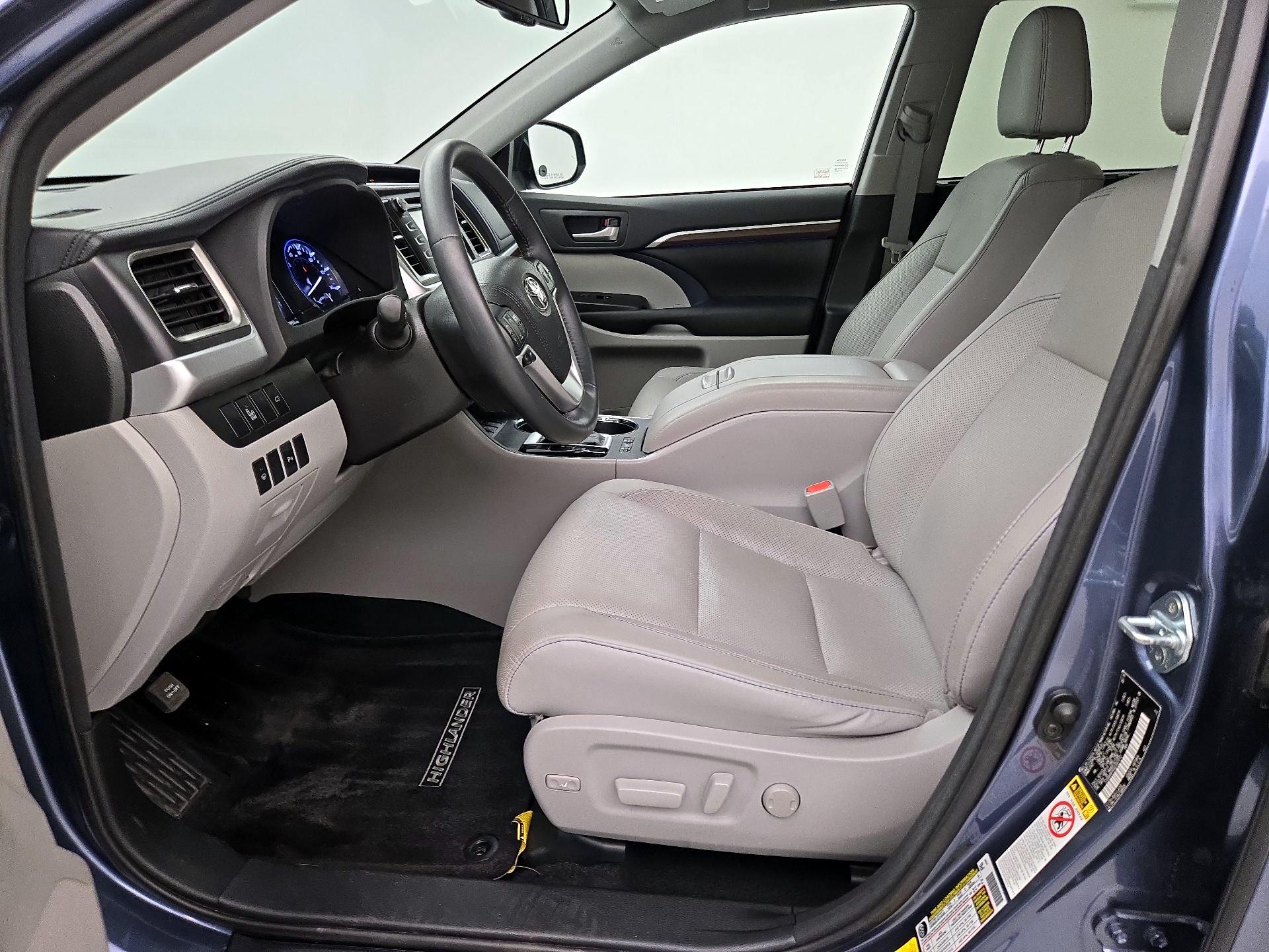 Thumbnail: 2016 Toyota Highlander - 11