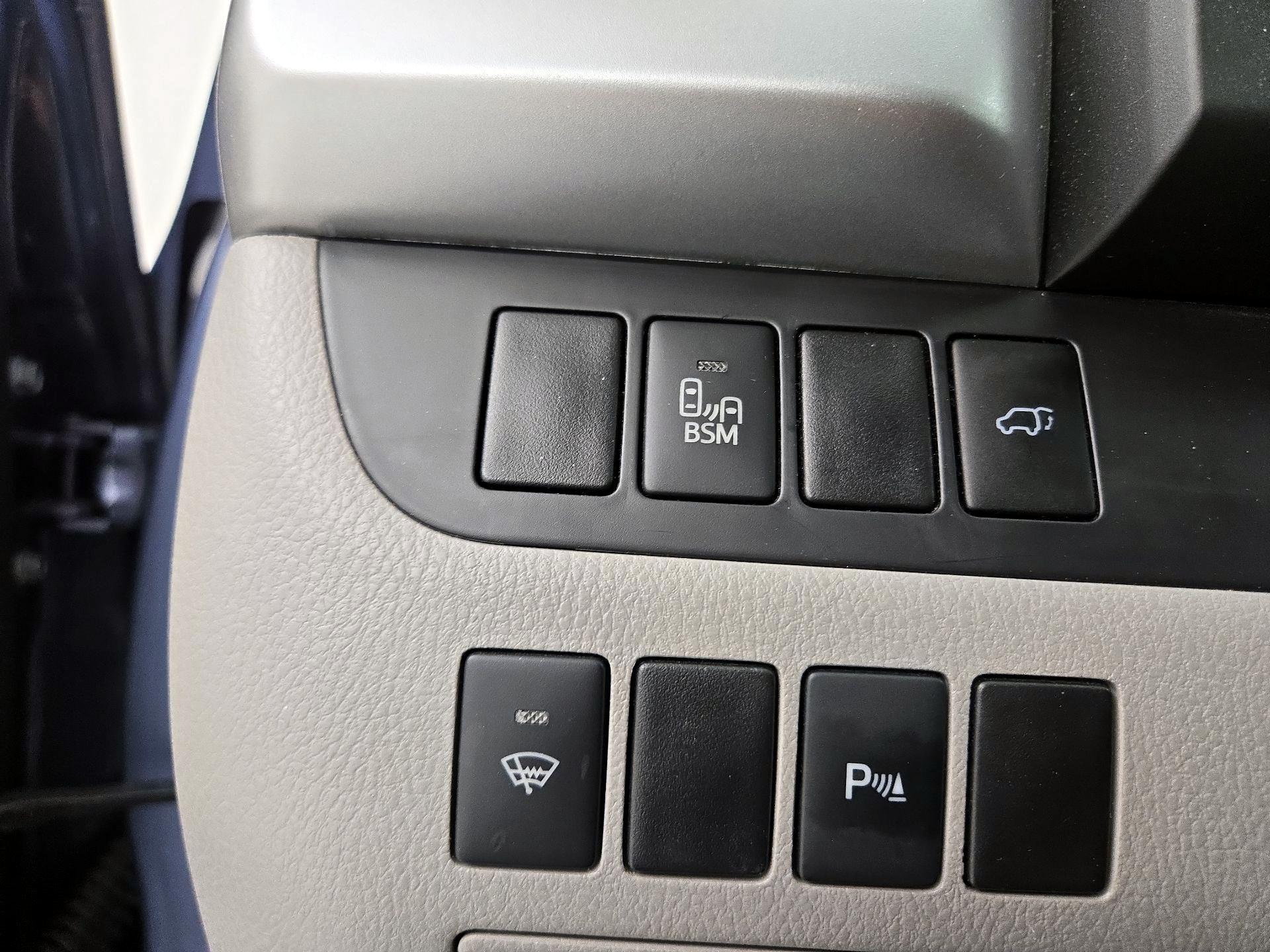 Thumbnail: 2016 Toyota Highlander - 13