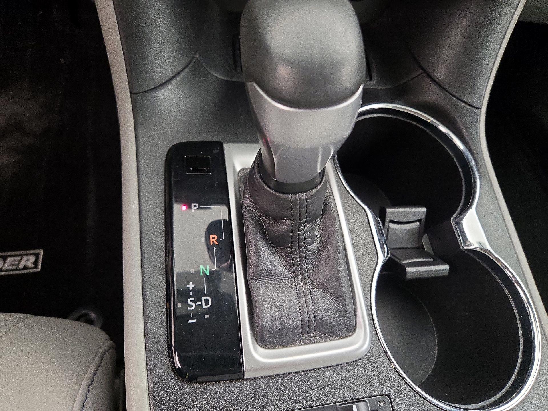 Thumbnail: 2016 Toyota Highlander - 17