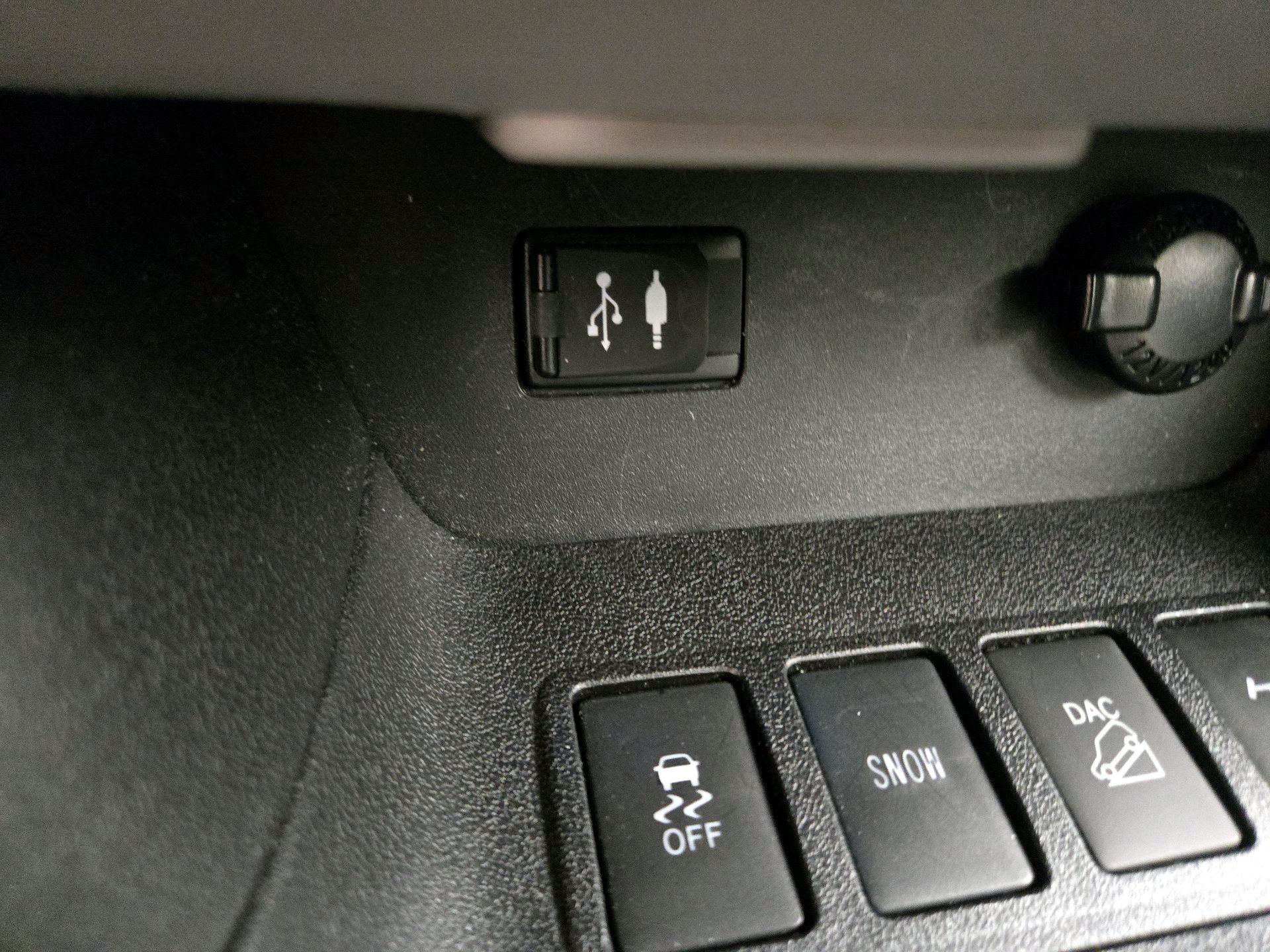Thumbnail: 2016 Toyota Highlander - 18