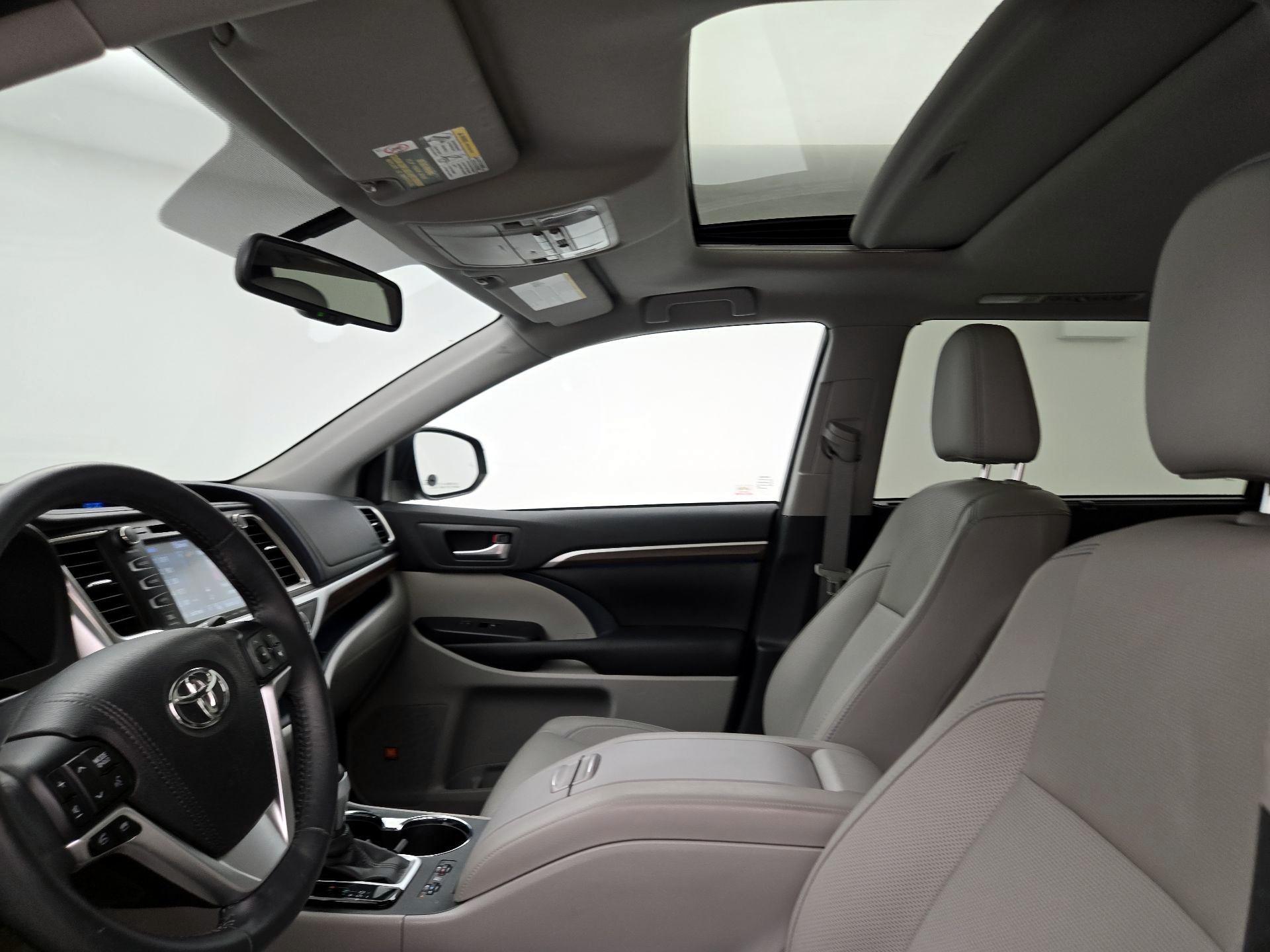 Thumbnail: 2016 Toyota Highlander - 19