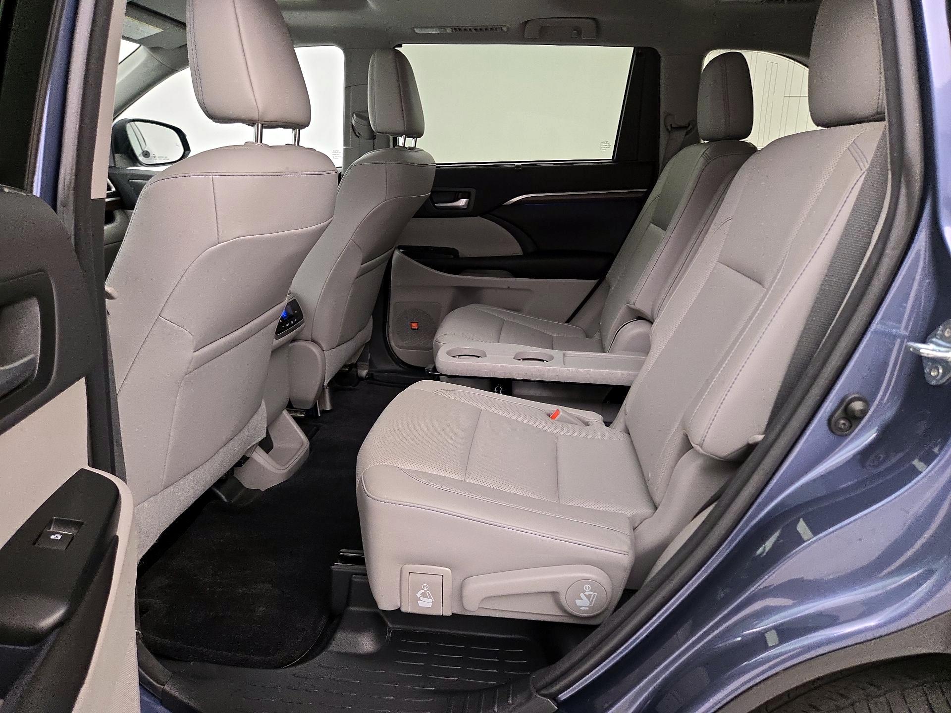 Thumbnail: 2016 Toyota Highlander - 20