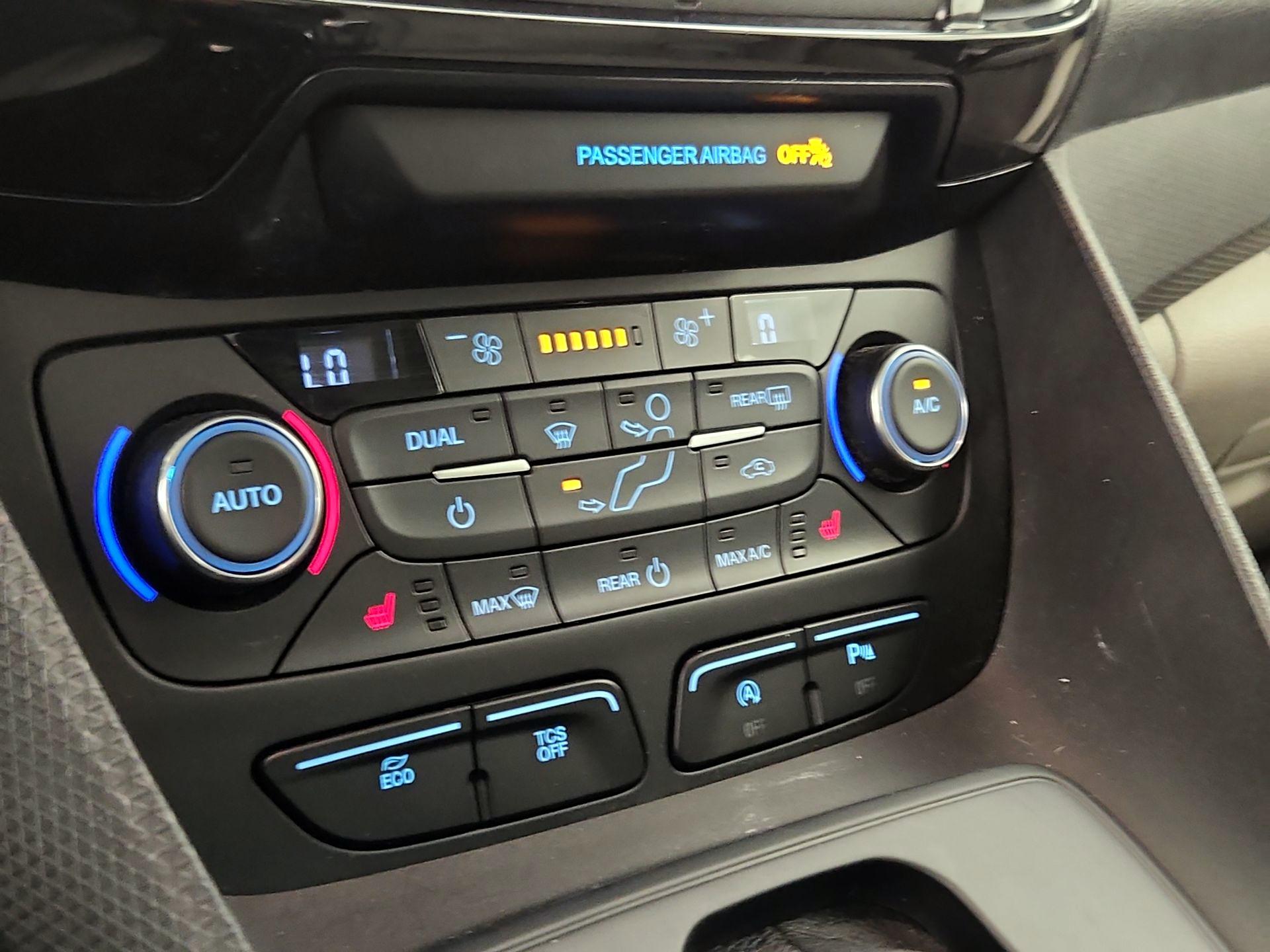 Thumbnail: 2019 Ford Transit Series - 17