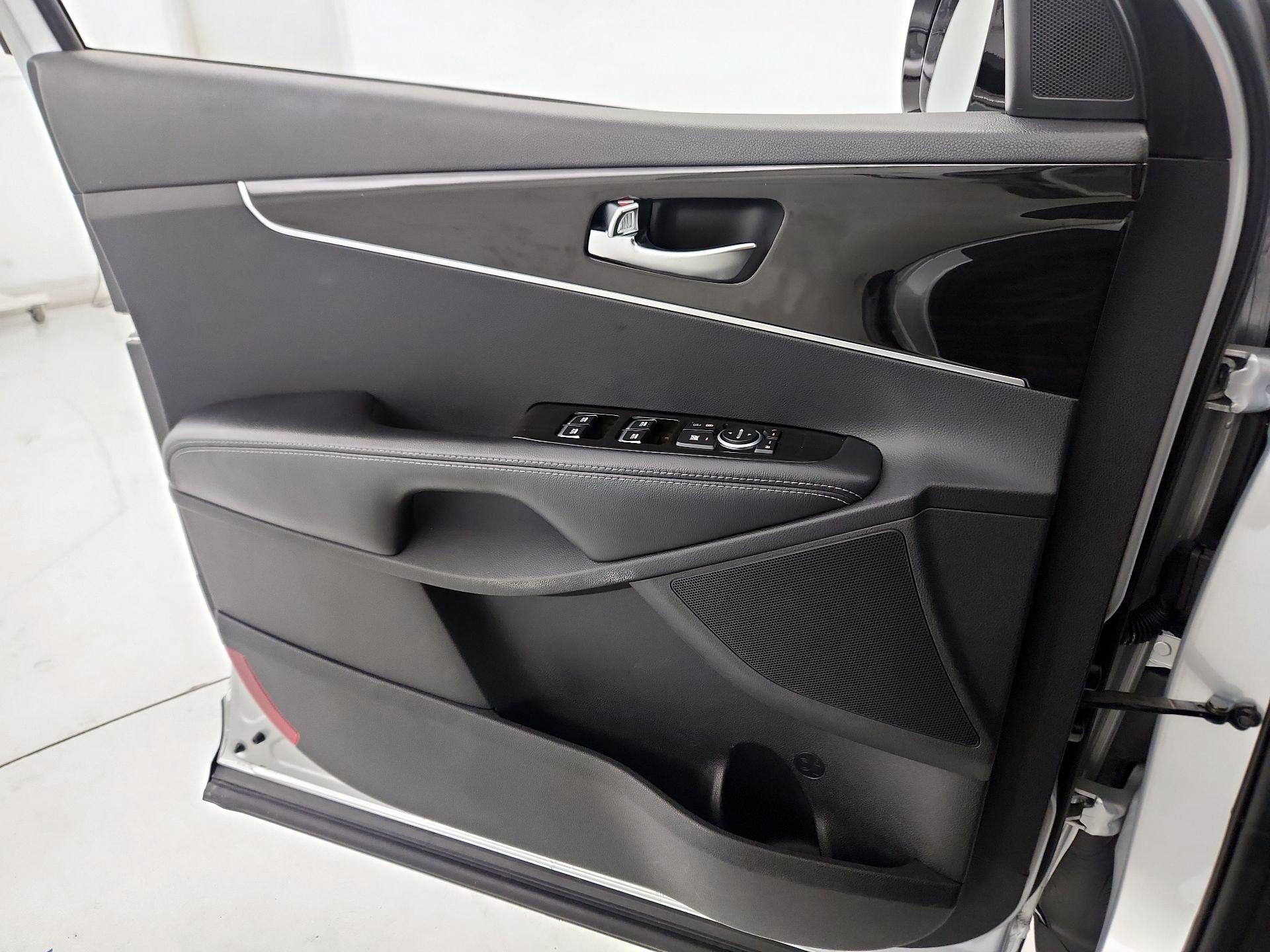 Thumbnail: 2020 Kia Sorento - 12