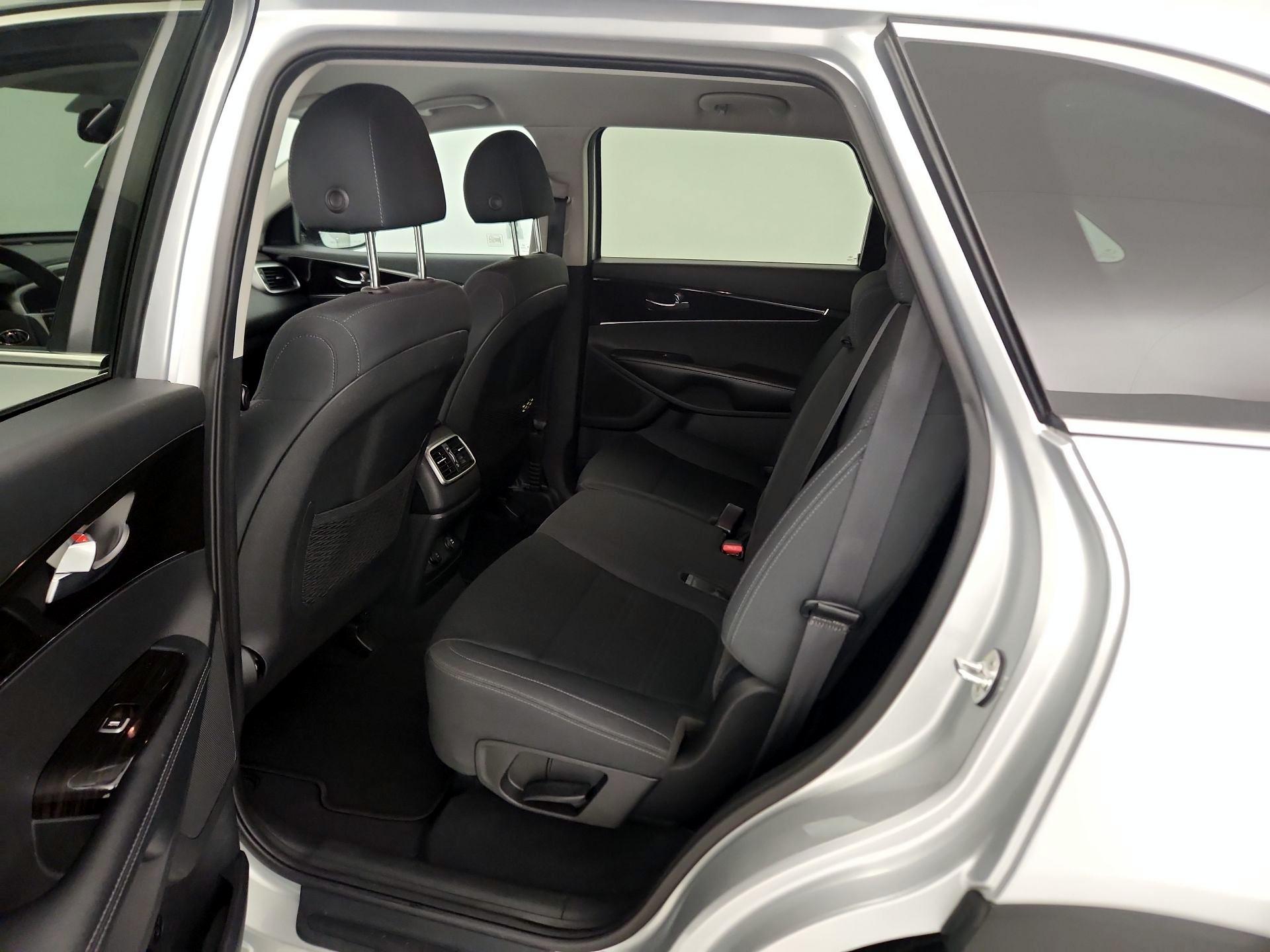 Thumbnail: 2020 Kia Sorento - 16