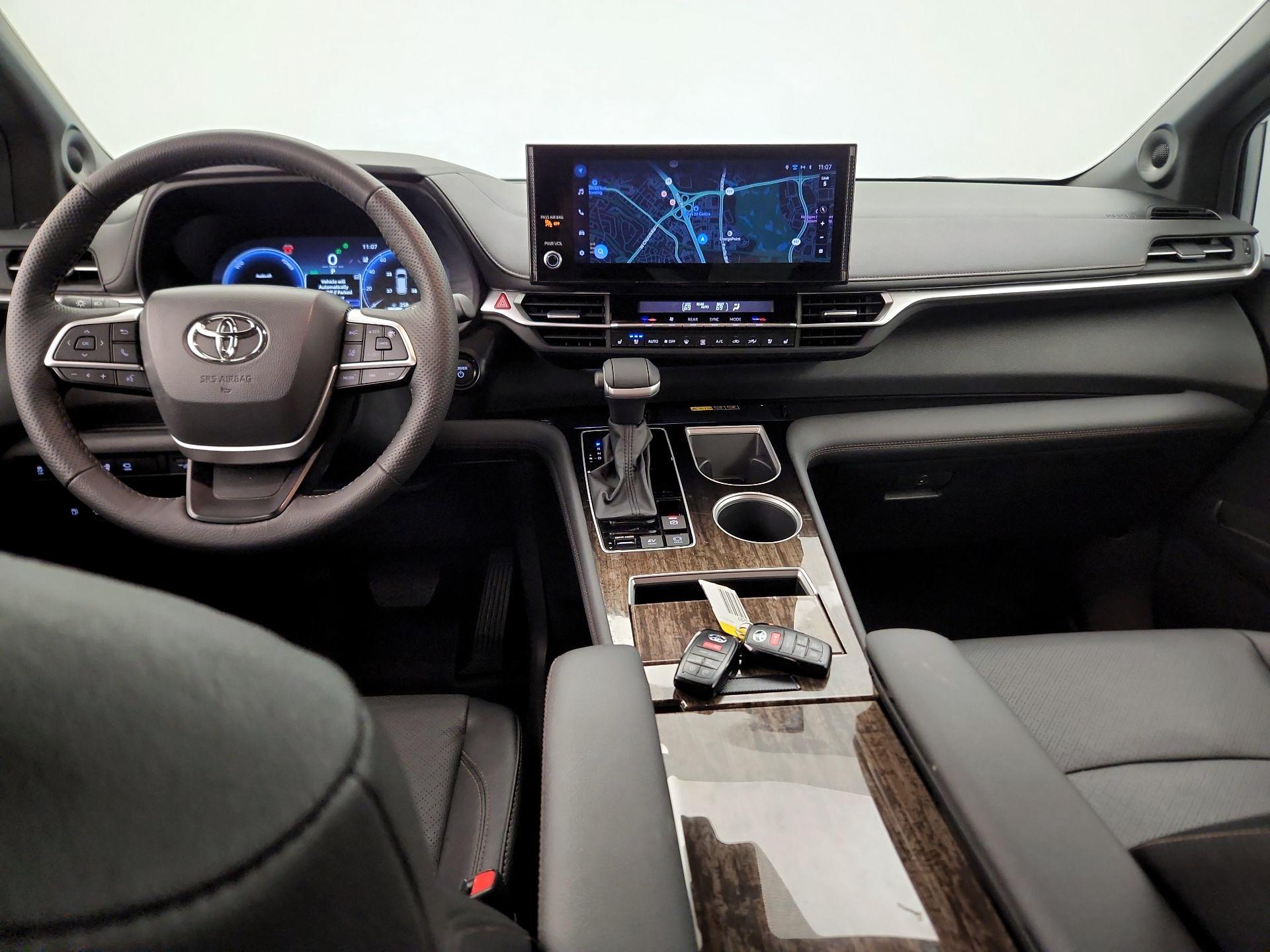 Thumbnail: 2025 Toyota Sienna - 9