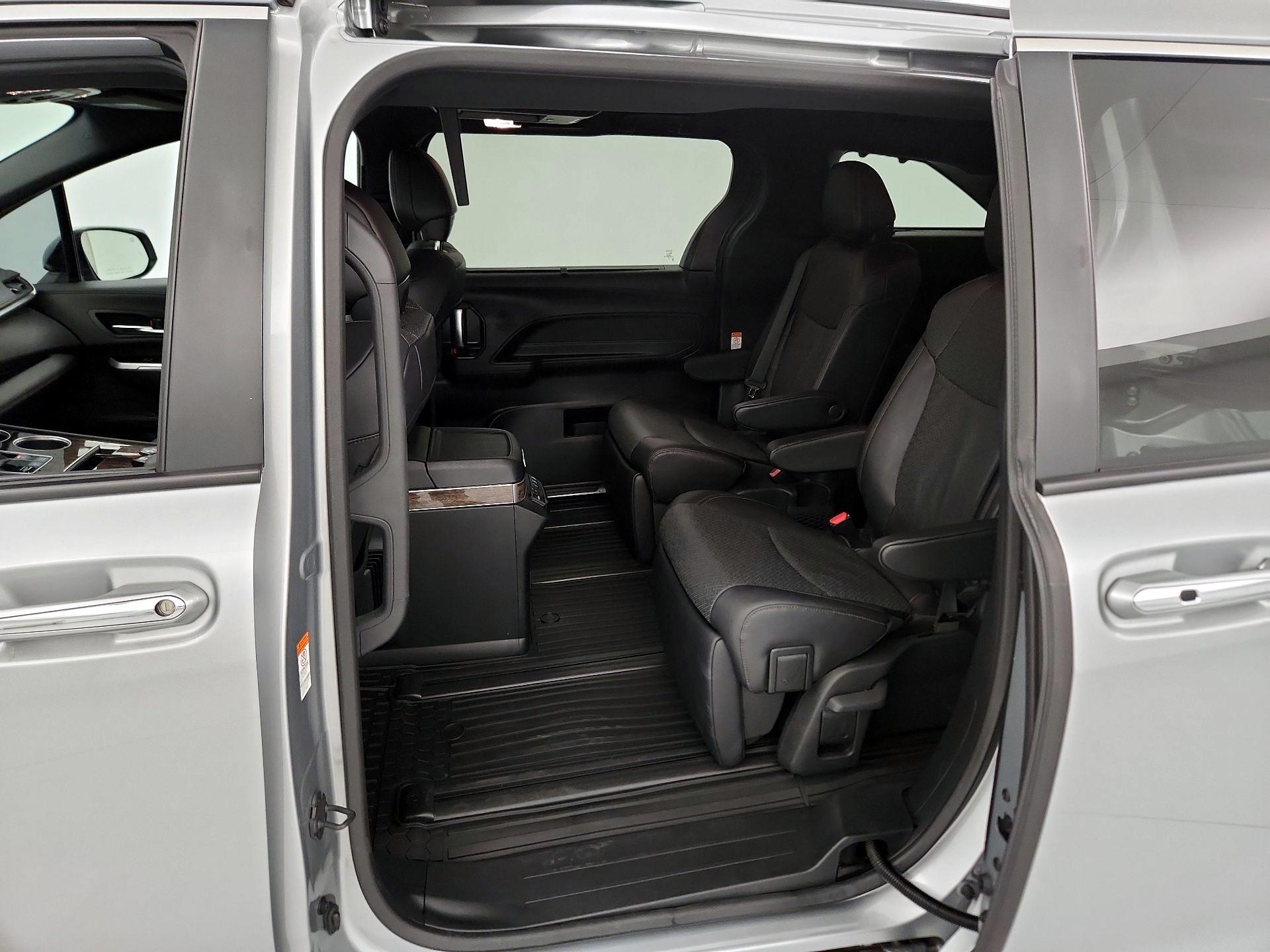 Thumbnail: 2025 Toyota Sienna - 17