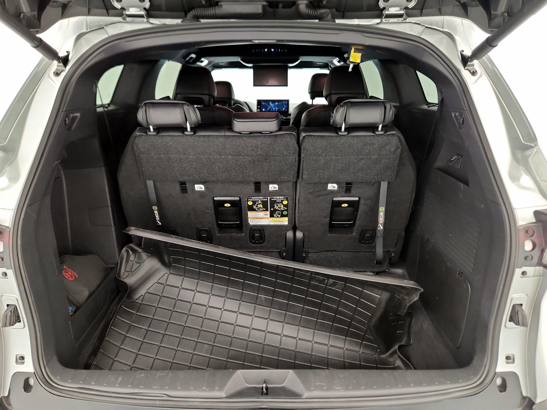 Thumbnail: 2025 Toyota Sienna - 18