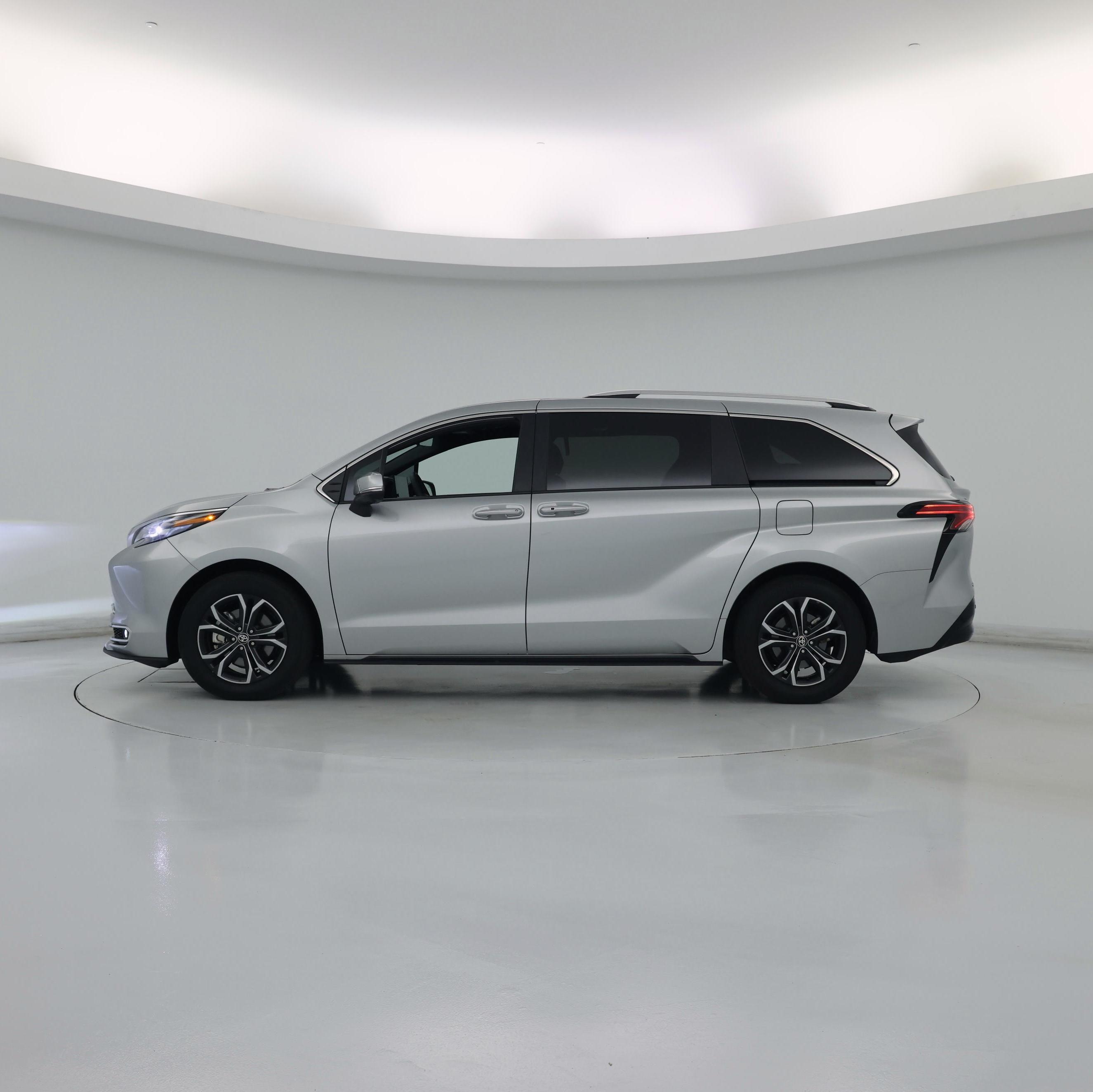 Thumbnail: 2025 Toyota Sienna - 3