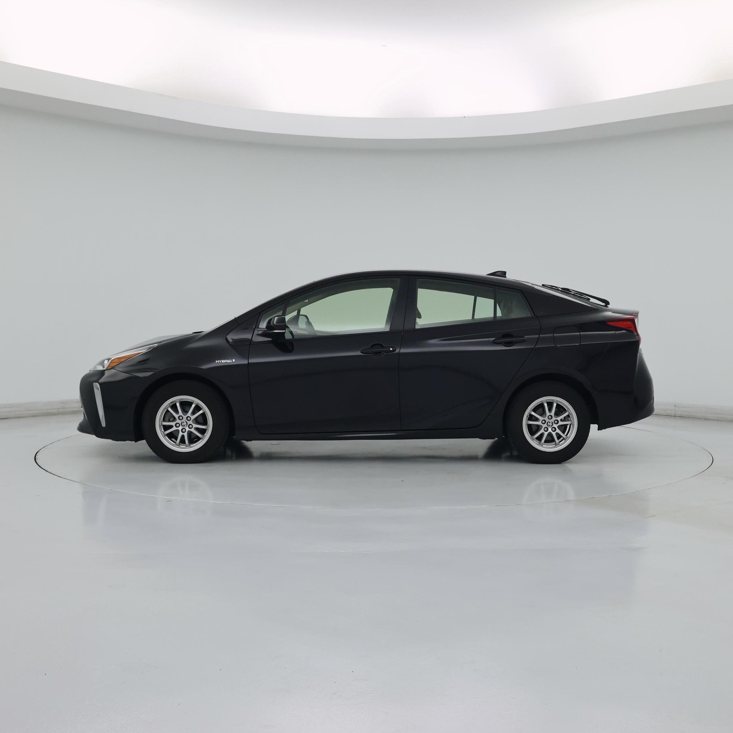 Thumbnail: 2019 Toyota Prius - 3