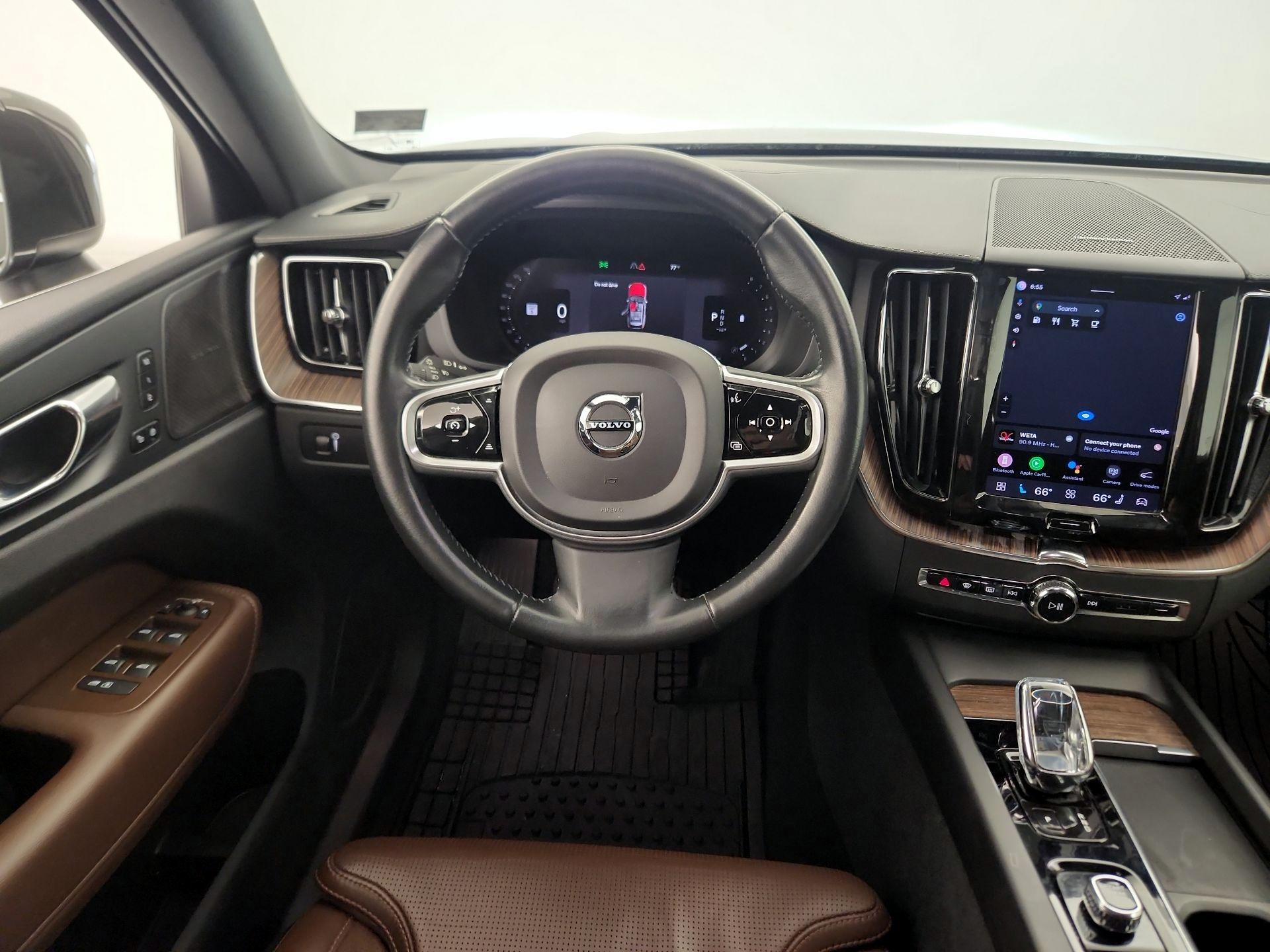 Thumbnail: 2022 Volvo XC60 - 10