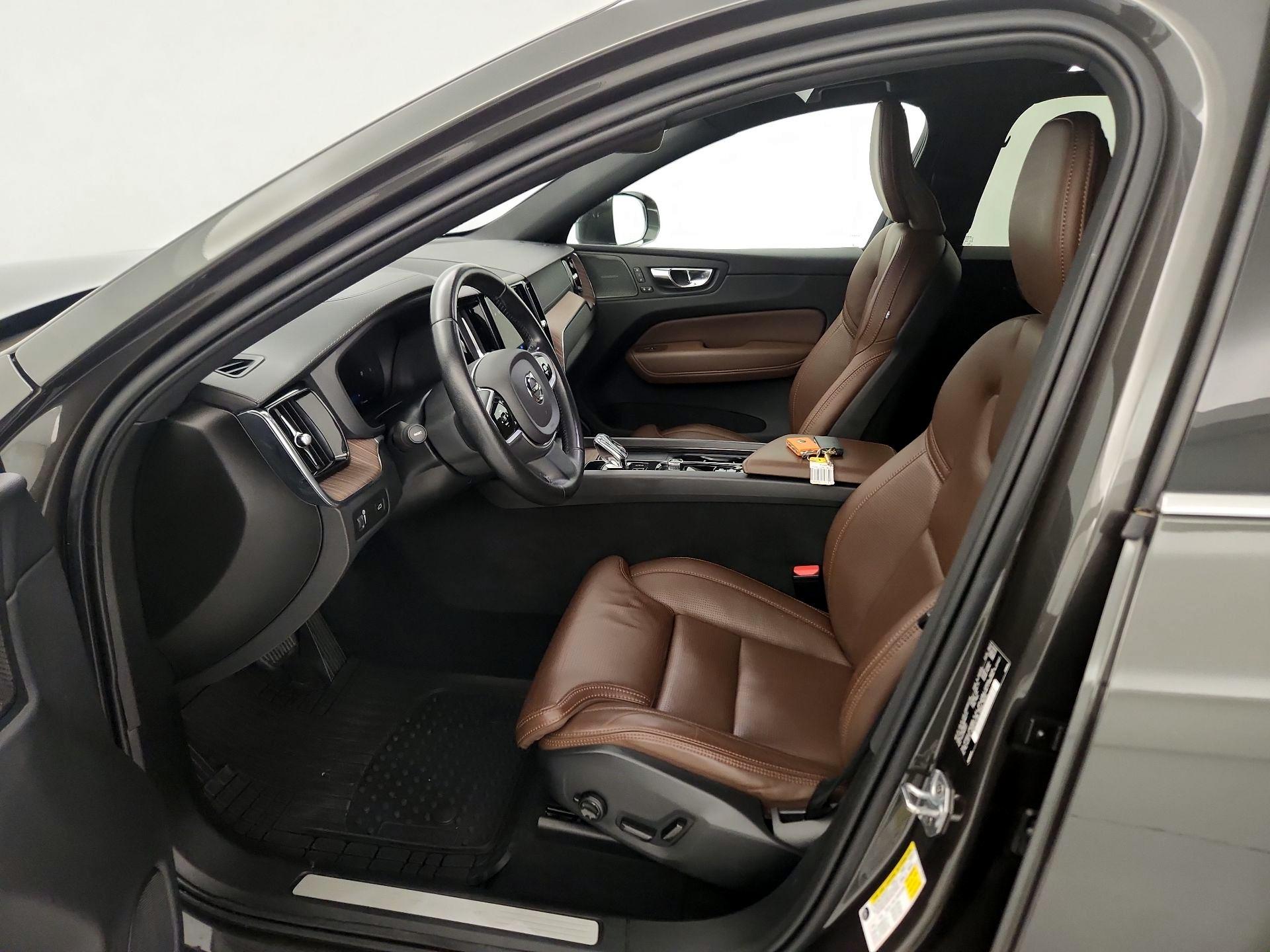 Thumbnail: 2022 Volvo XC60 - 11