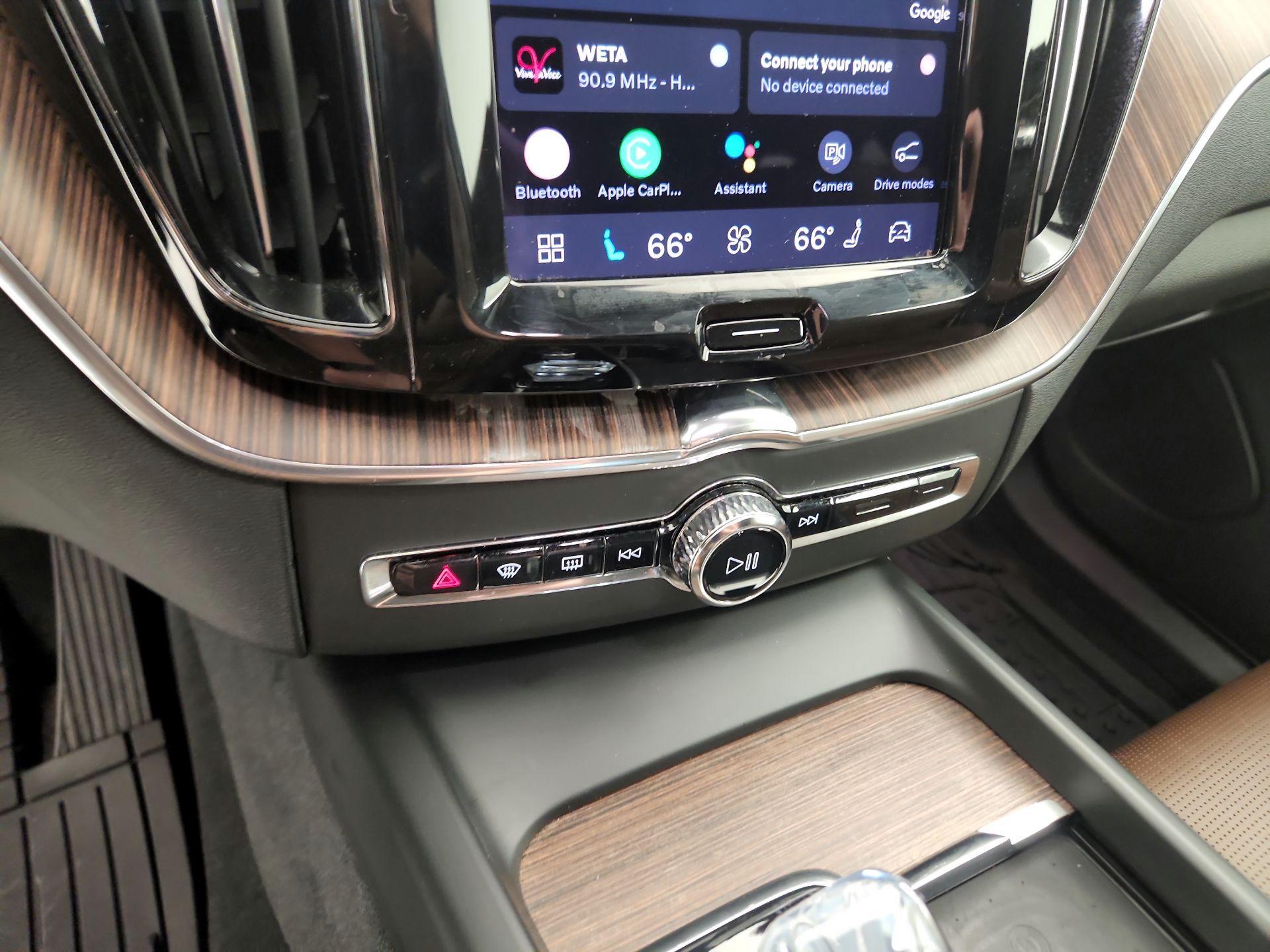 Thumbnail: 2022 Volvo XC60 - 14