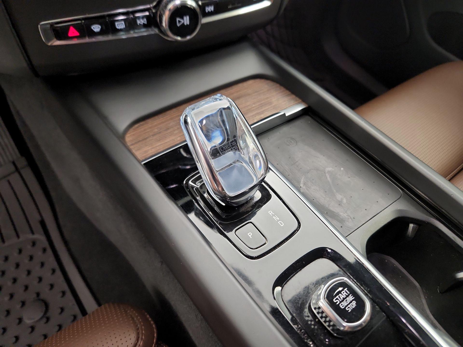 Thumbnail: 2022 Volvo XC60 - 15