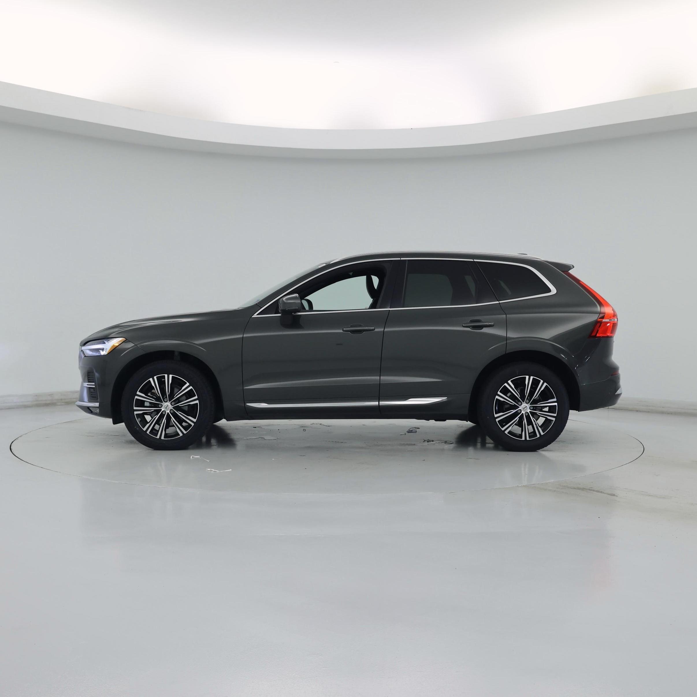 Thumbnail: 2022 Volvo XC60 - 3
