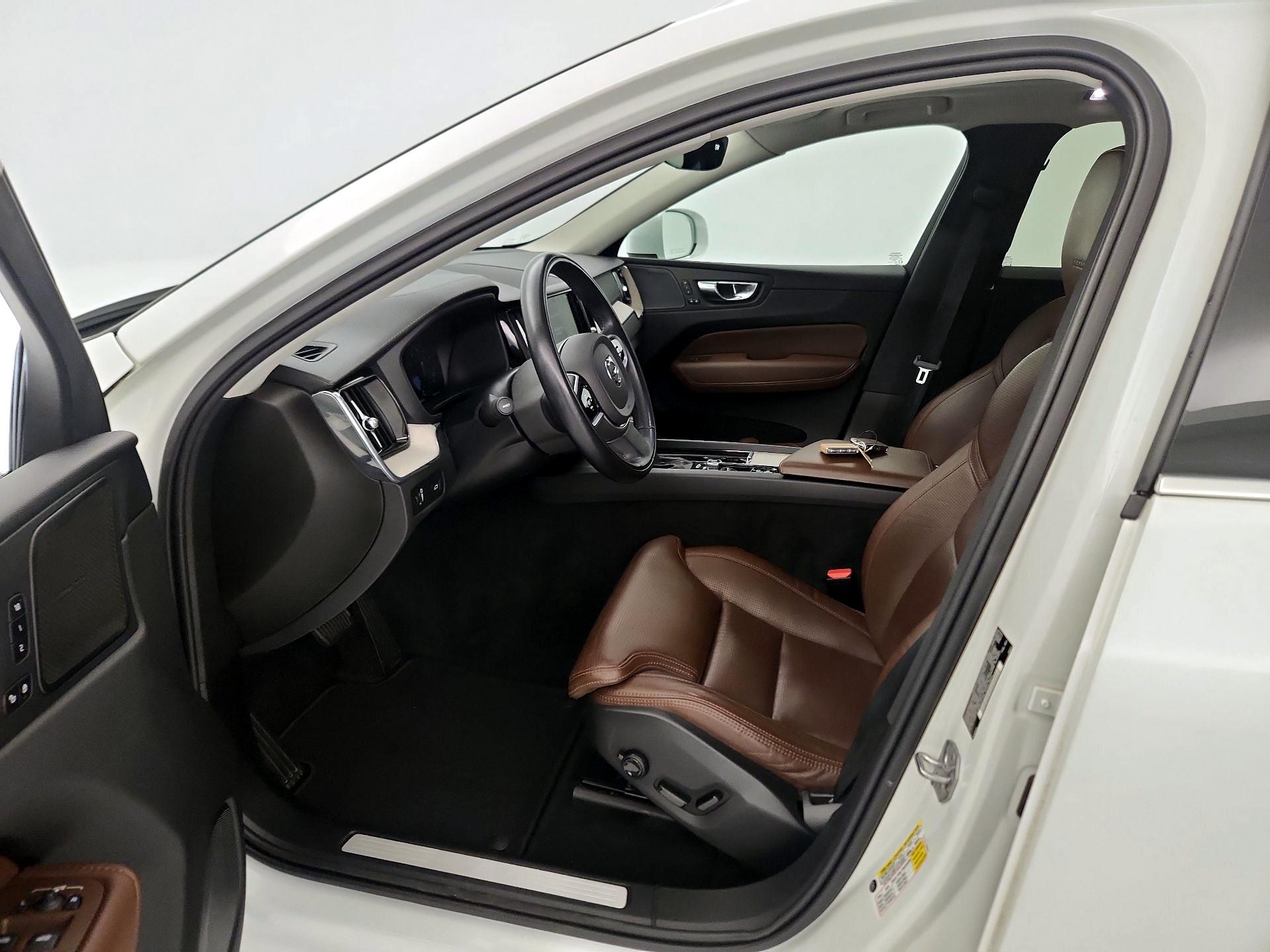 Thumbnail: 2020 Volvo XC60 - 11