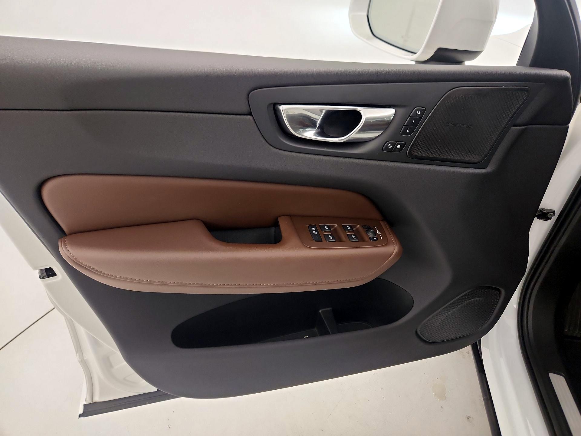 Thumbnail: 2020 Volvo XC60 - 12