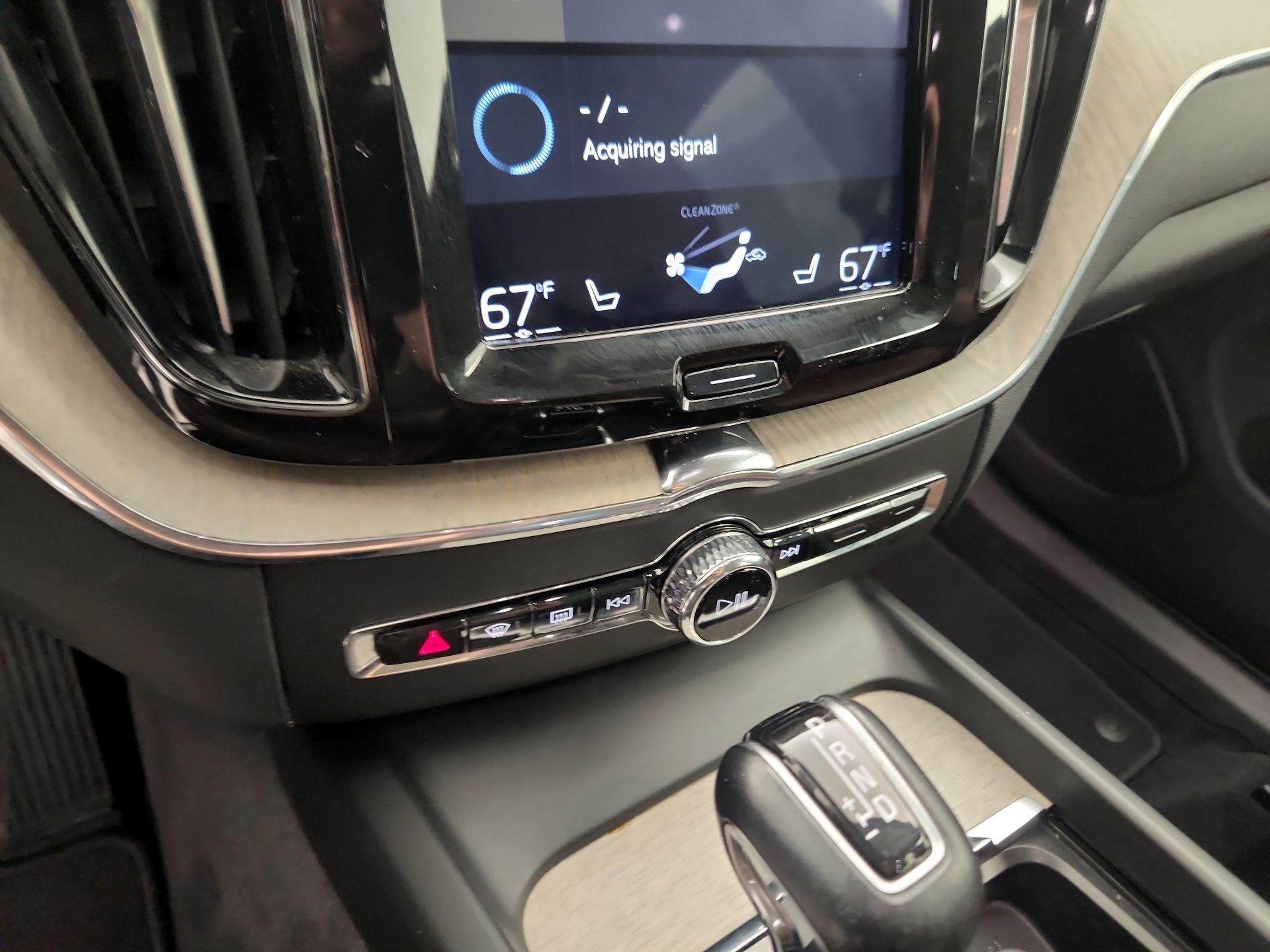 Thumbnail: 2020 Volvo XC60 - 14