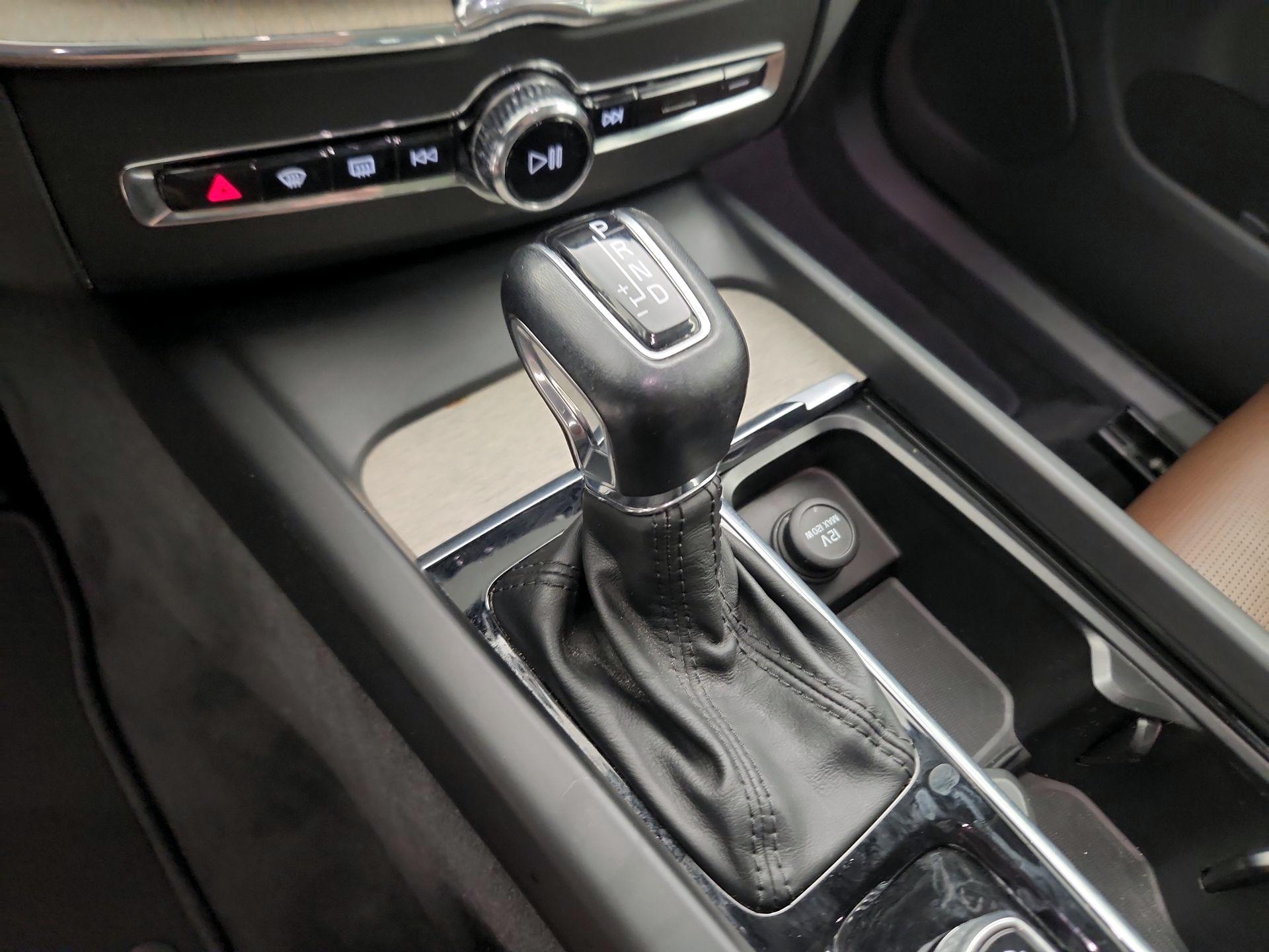 Thumbnail: 2020 Volvo XC60 - 15