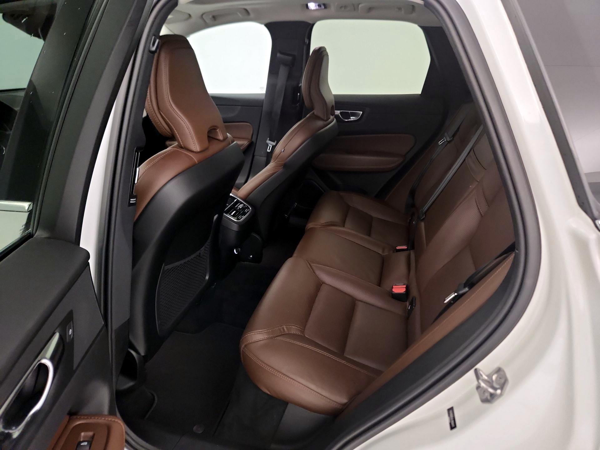 Thumbnail: 2020 Volvo XC60 - 16