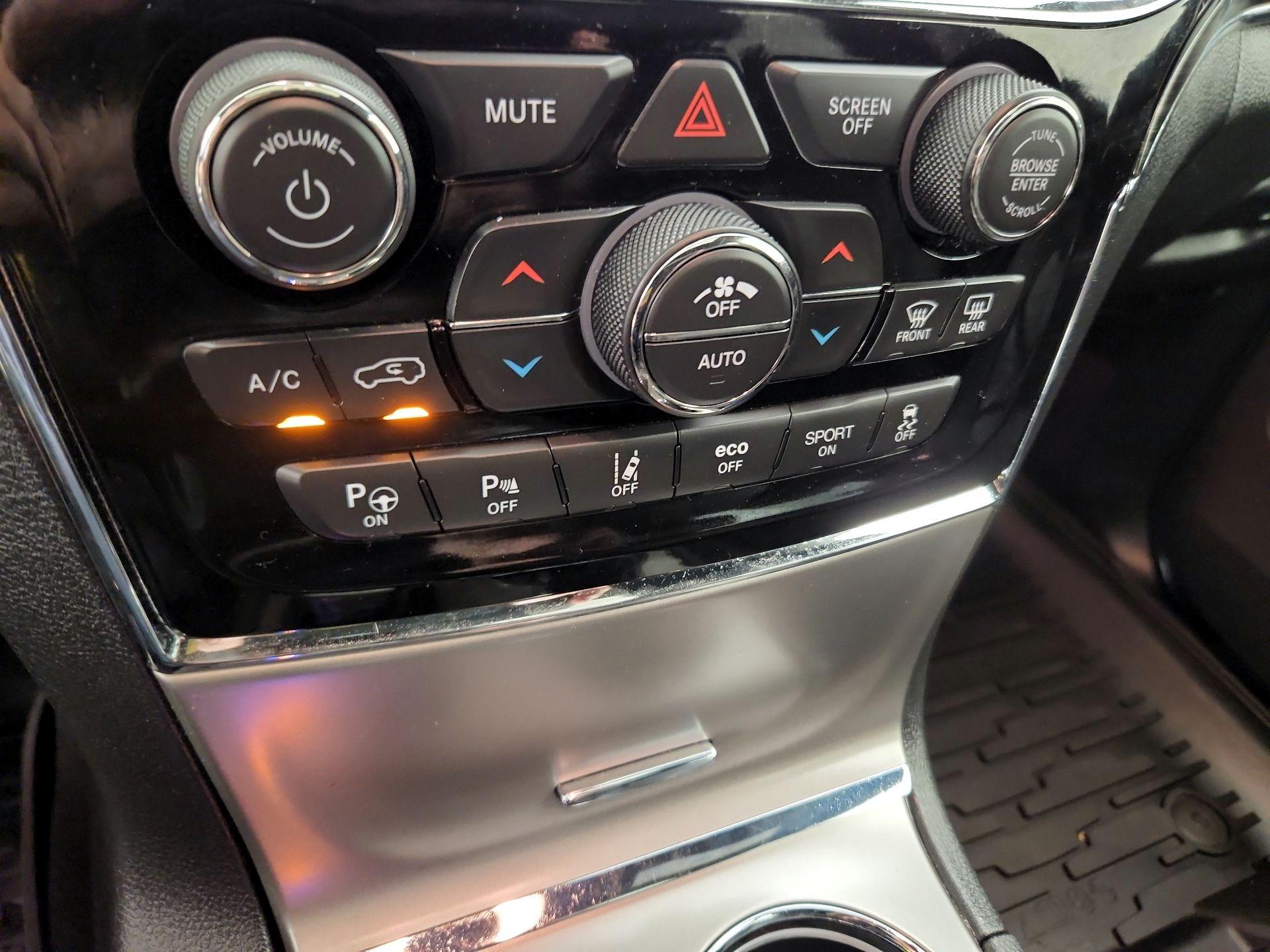 Thumbnail: 2020 Jeep Grand Cherokee - 17