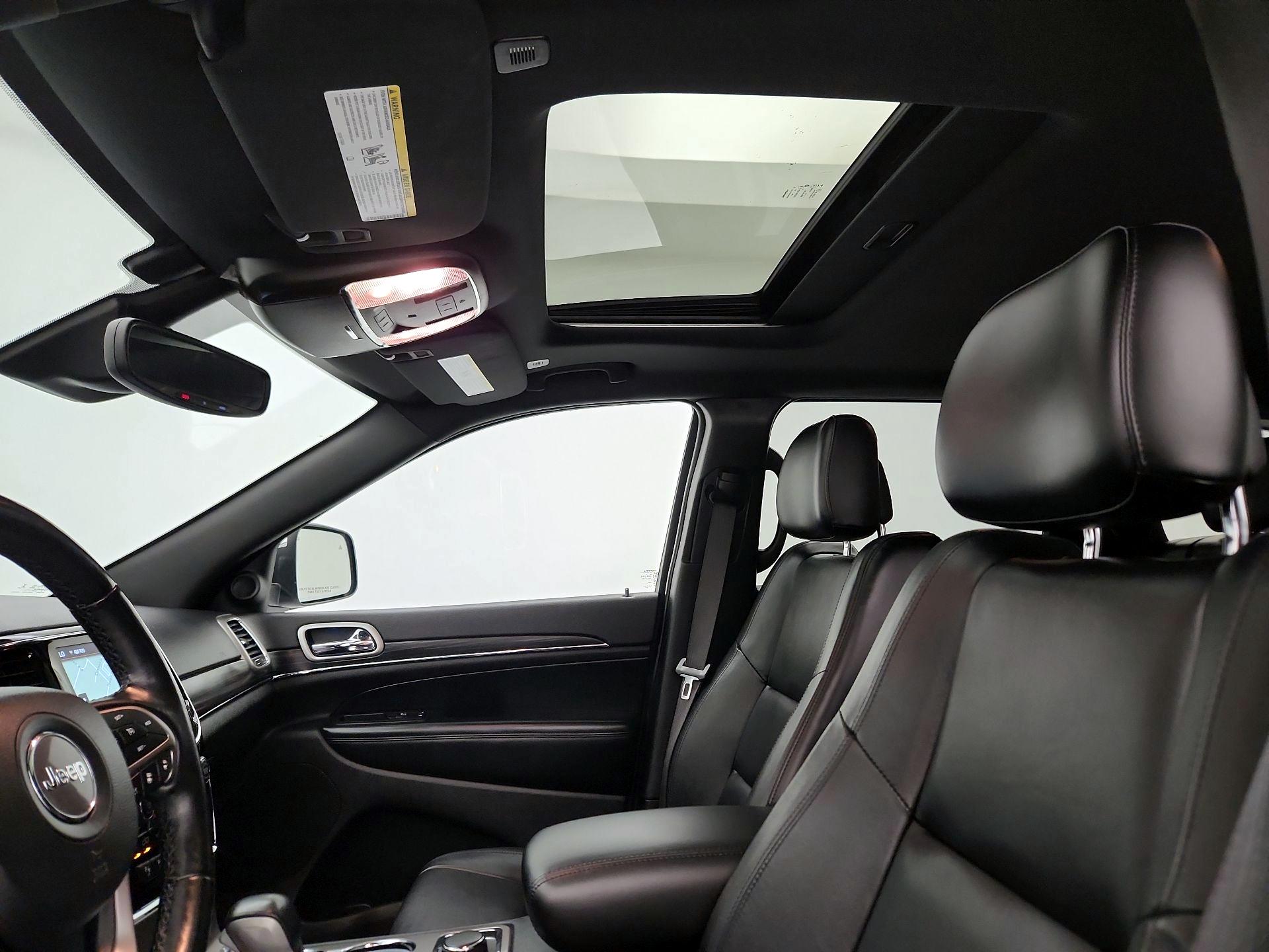 Thumbnail: 2020 Jeep Grand Cherokee - 20