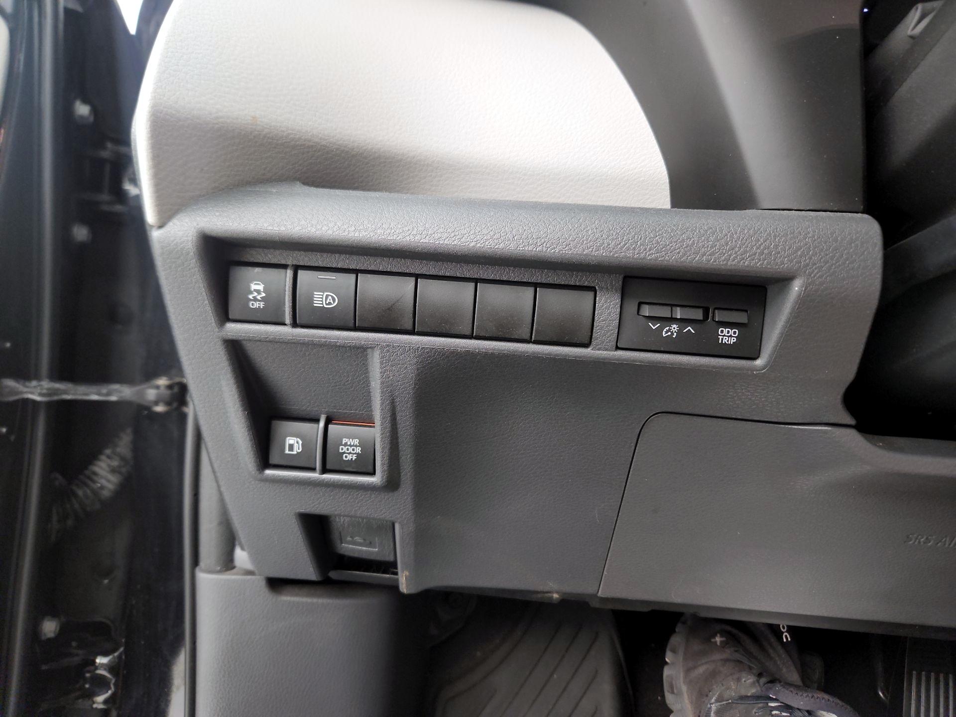 Thumbnail: 2021 Toyota Sienna - 13