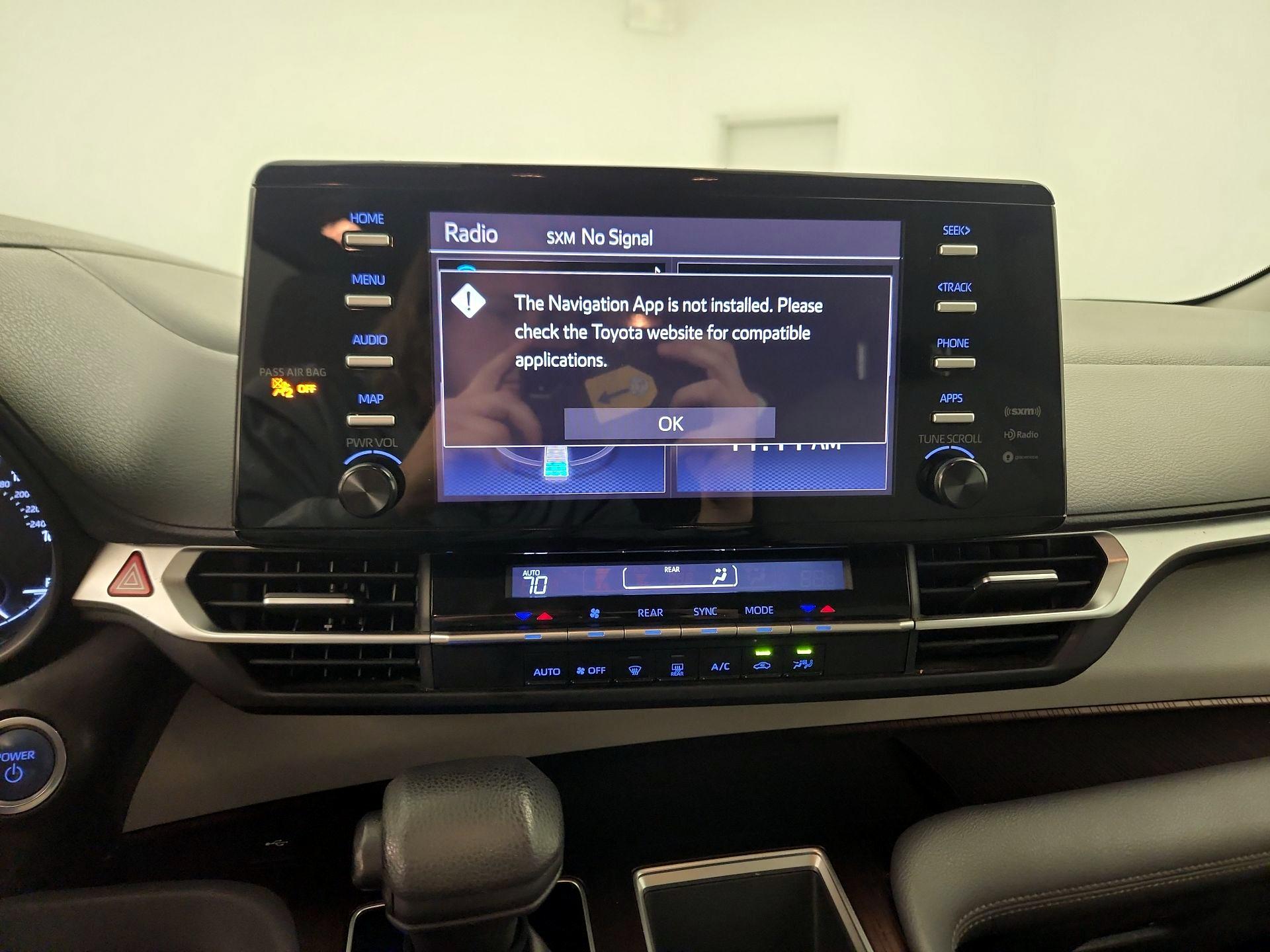 Thumbnail: 2021 Toyota Sienna - 14