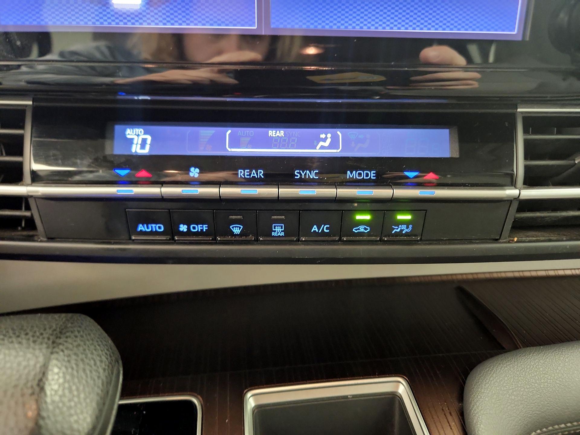 Thumbnail: 2021 Toyota Sienna - 17