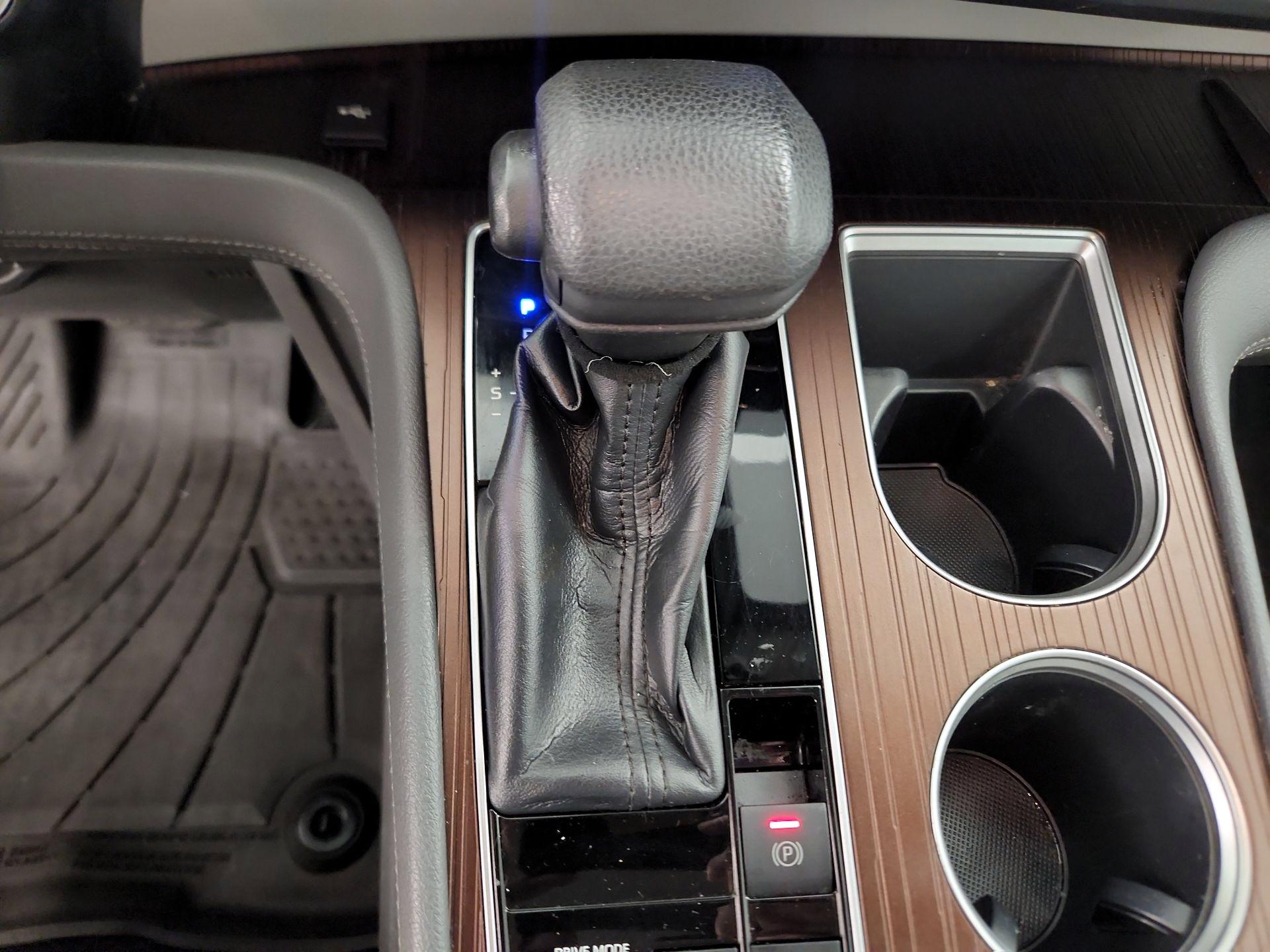 Thumbnail: 2021 Toyota Sienna - 18