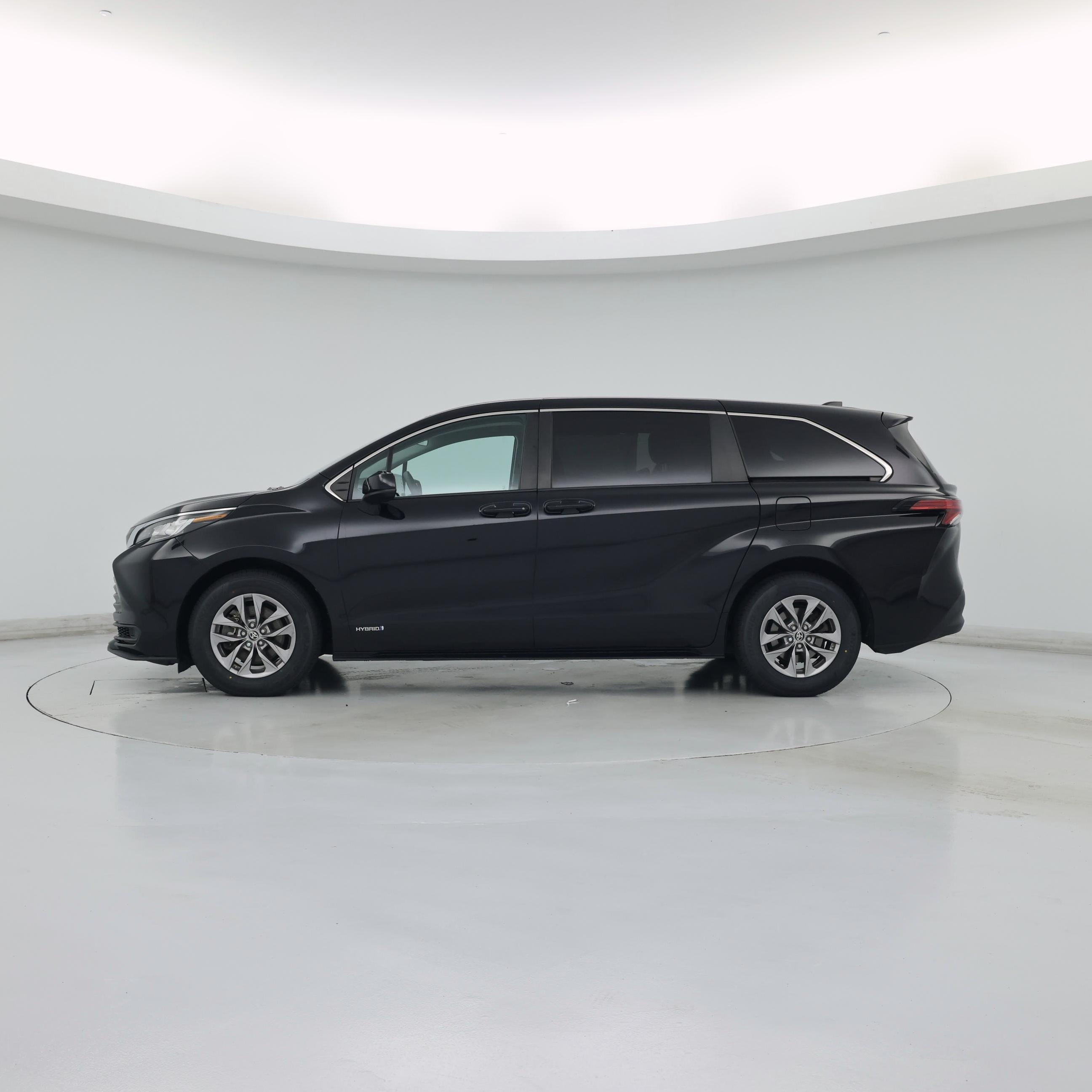 Thumbnail: 2021 Toyota Sienna - 3