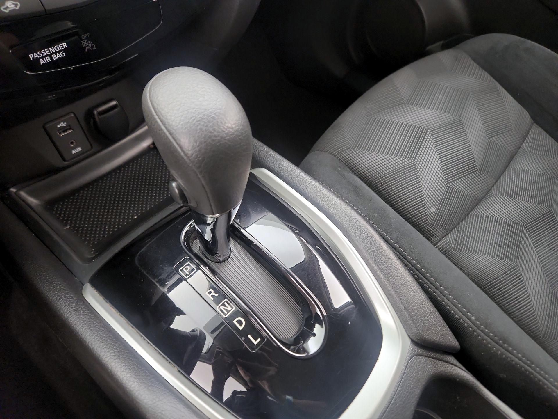 Thumbnail: 2015 Nissan Rogue - 17