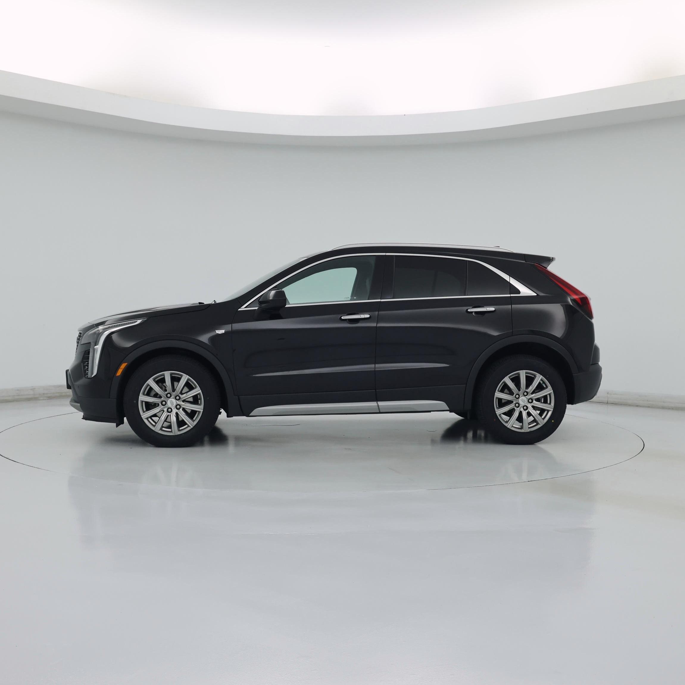 Thumbnail: 2020 Cadillac XT4 - 3