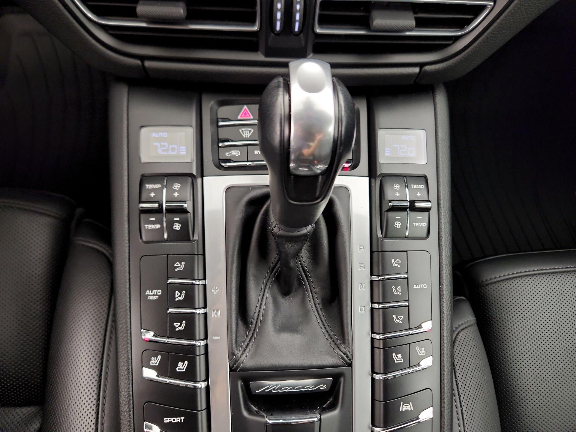 Thumbnail: 2020 Porsche Macan - 18