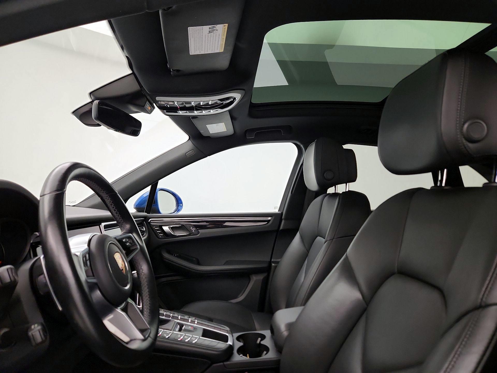Thumbnail: 2020 Porsche Macan - 20