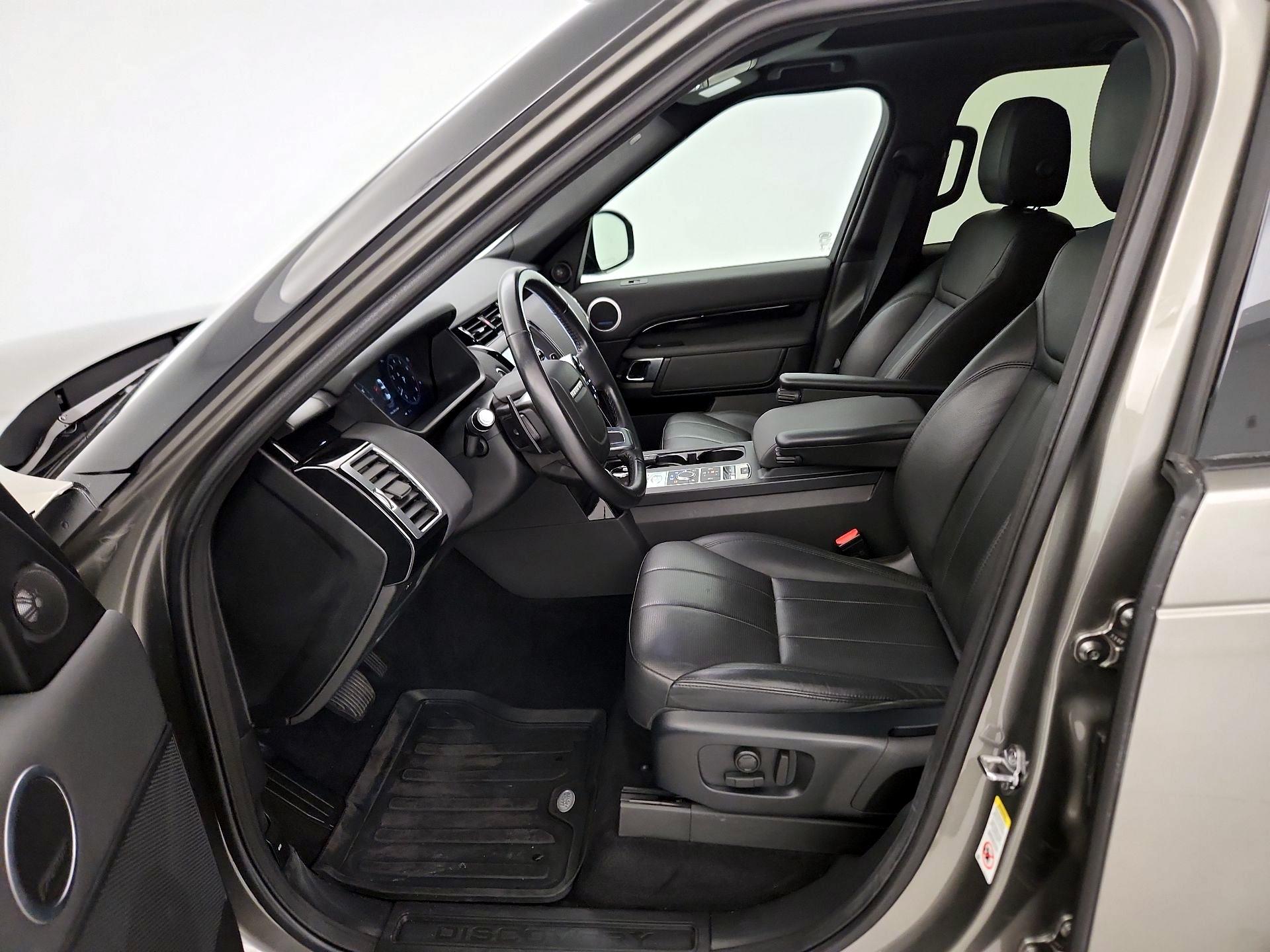 Thumbnail: 2019 Land Rover Discovery - 11