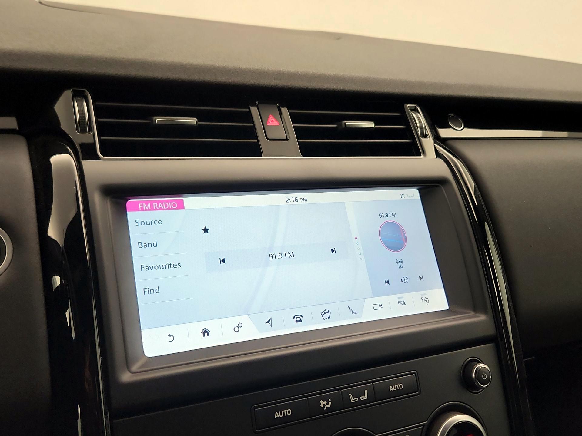 Thumbnail: 2019 Land Rover Discovery - 15