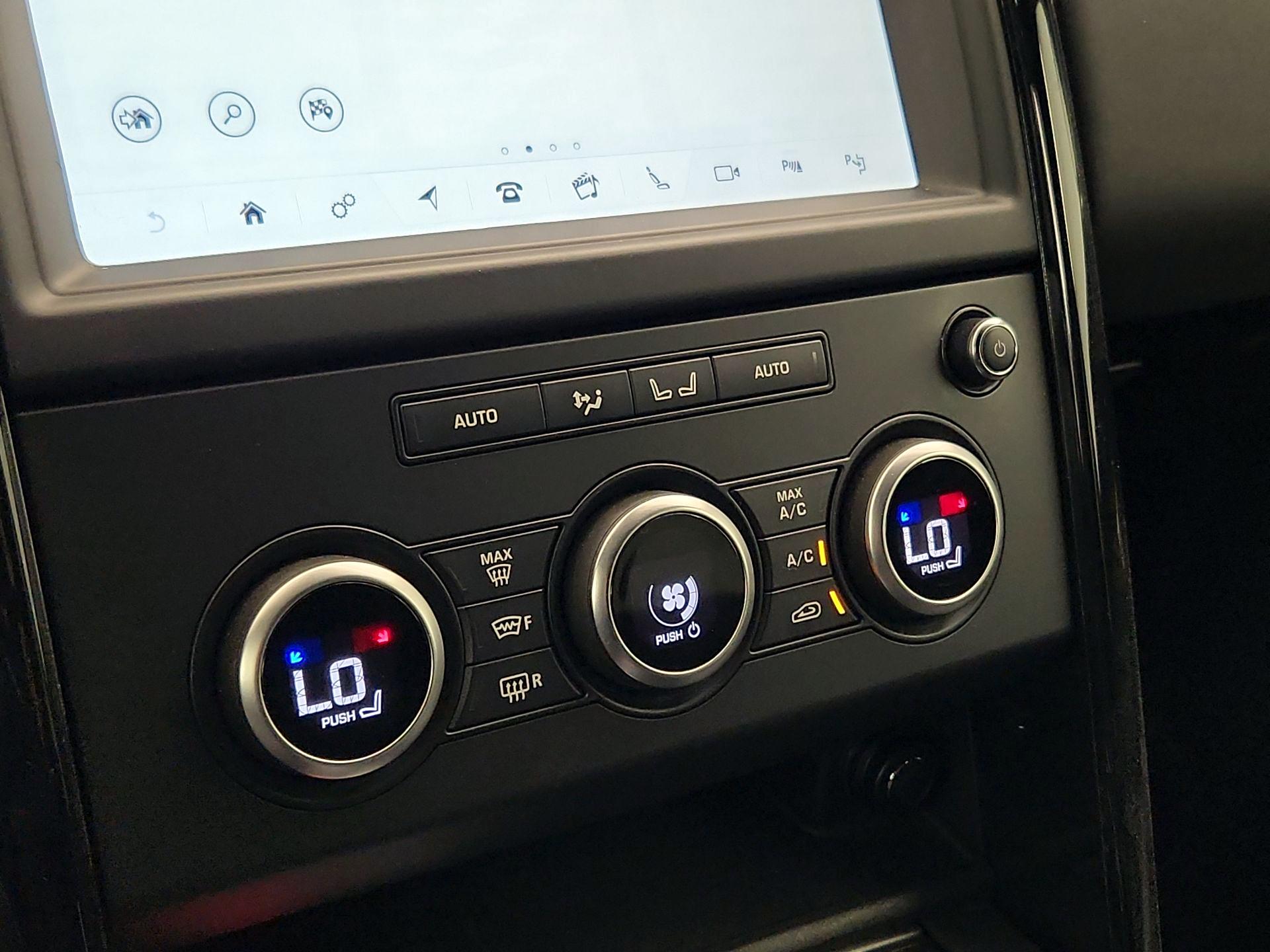 Thumbnail: 2019 Land Rover Discovery - 16