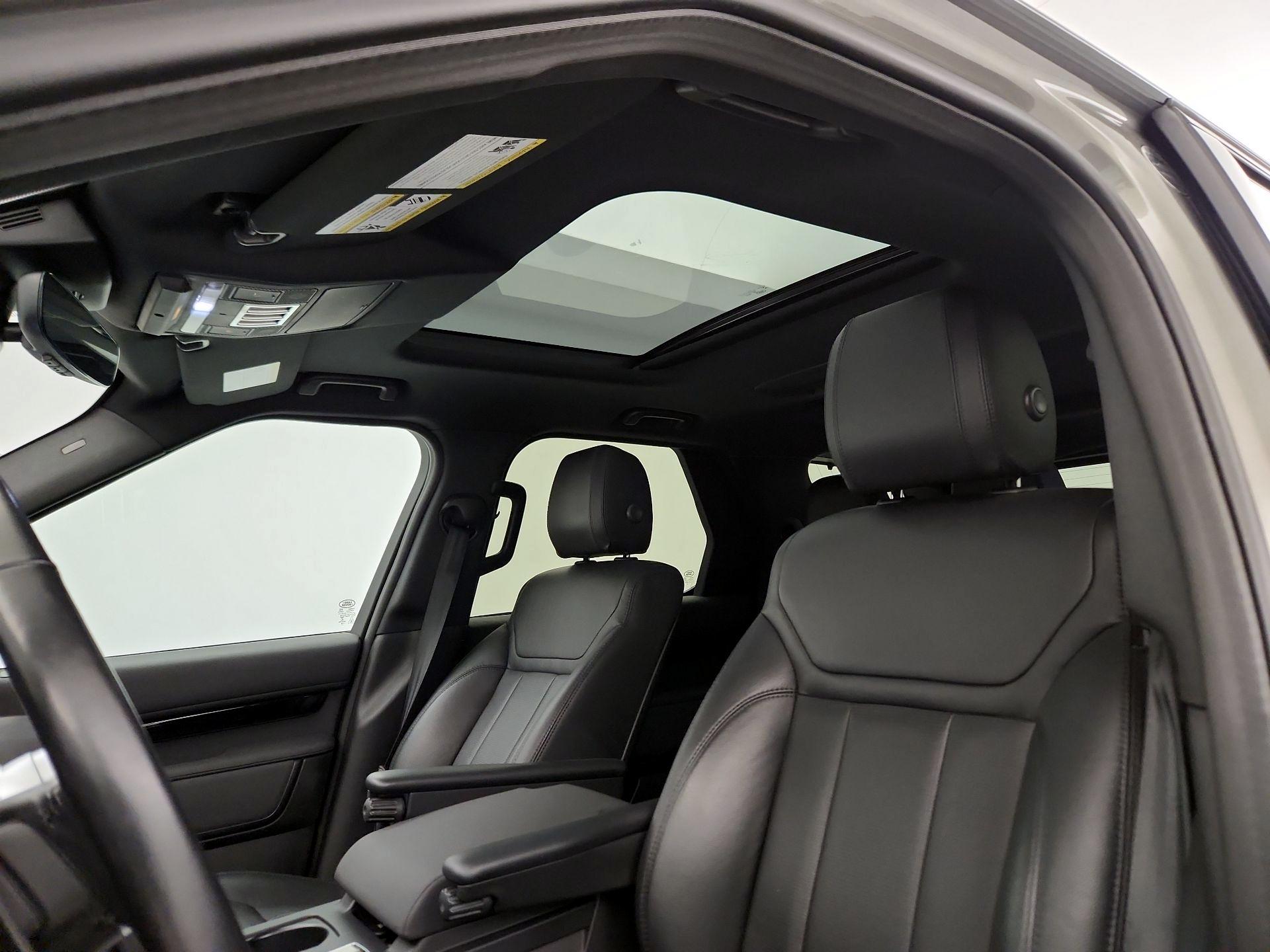 Thumbnail: 2019 Land Rover Discovery - 18
