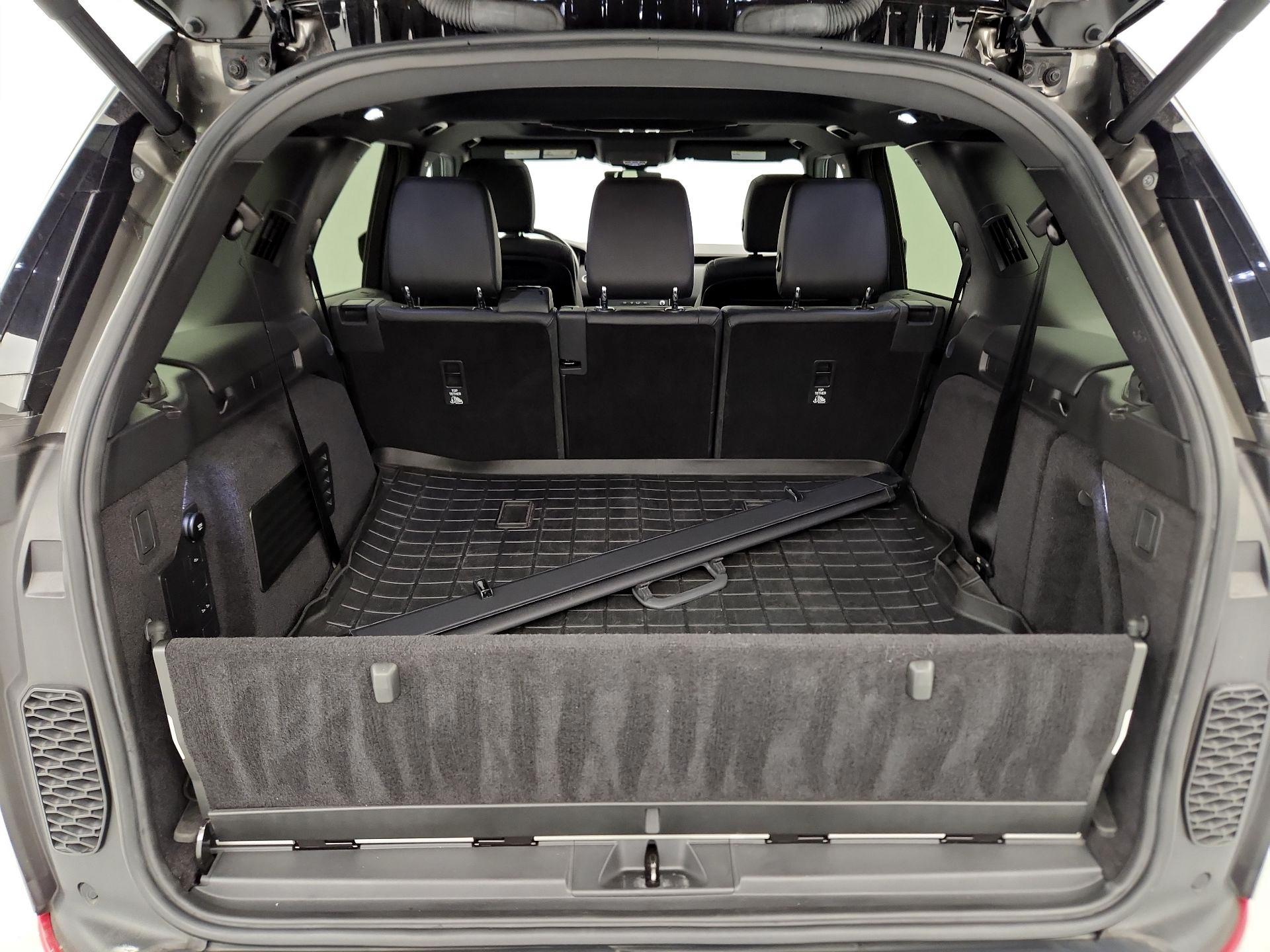 Thumbnail: 2019 Land Rover Discovery - 20