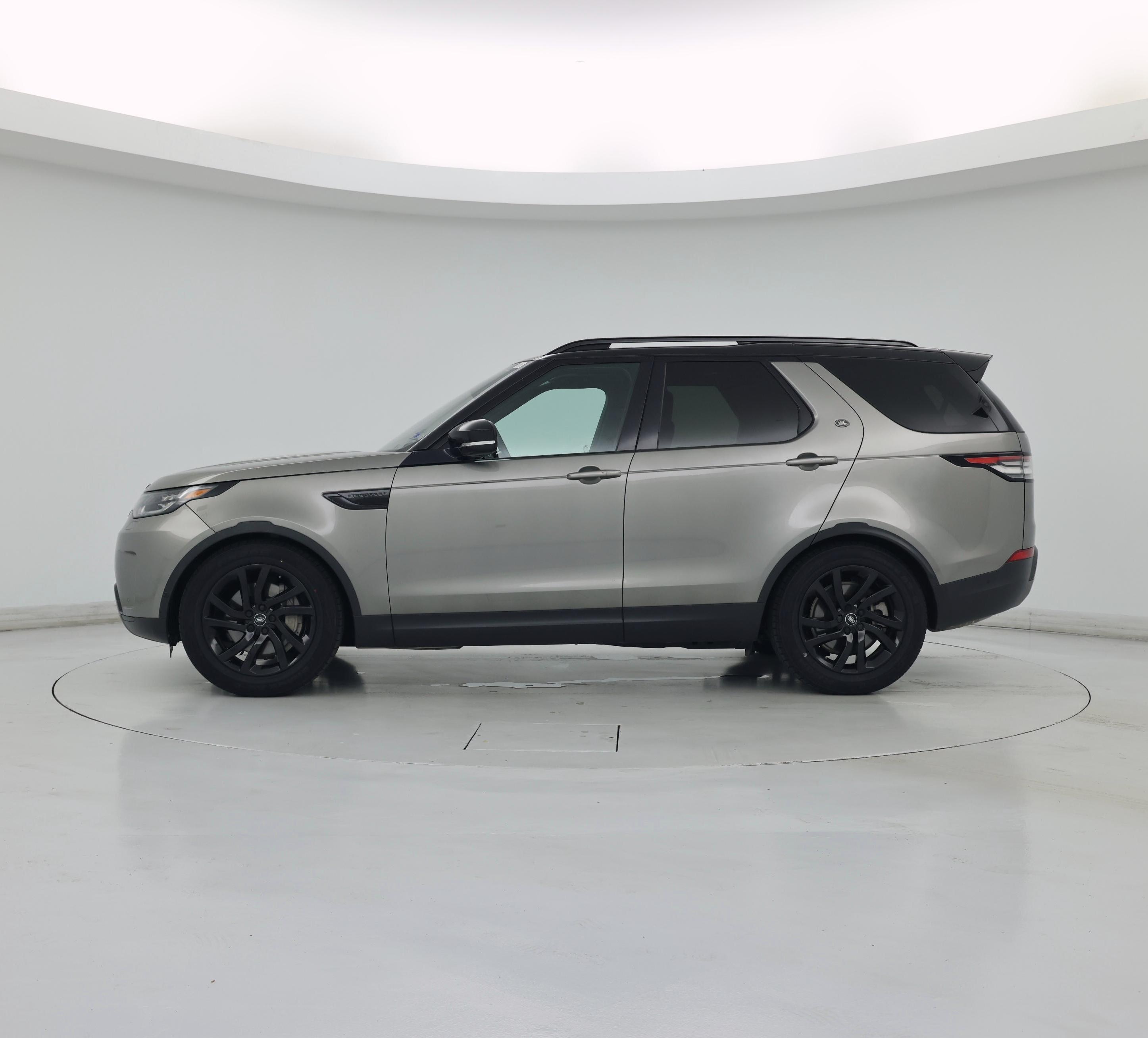 Thumbnail: 2019 Land Rover Discovery - 3