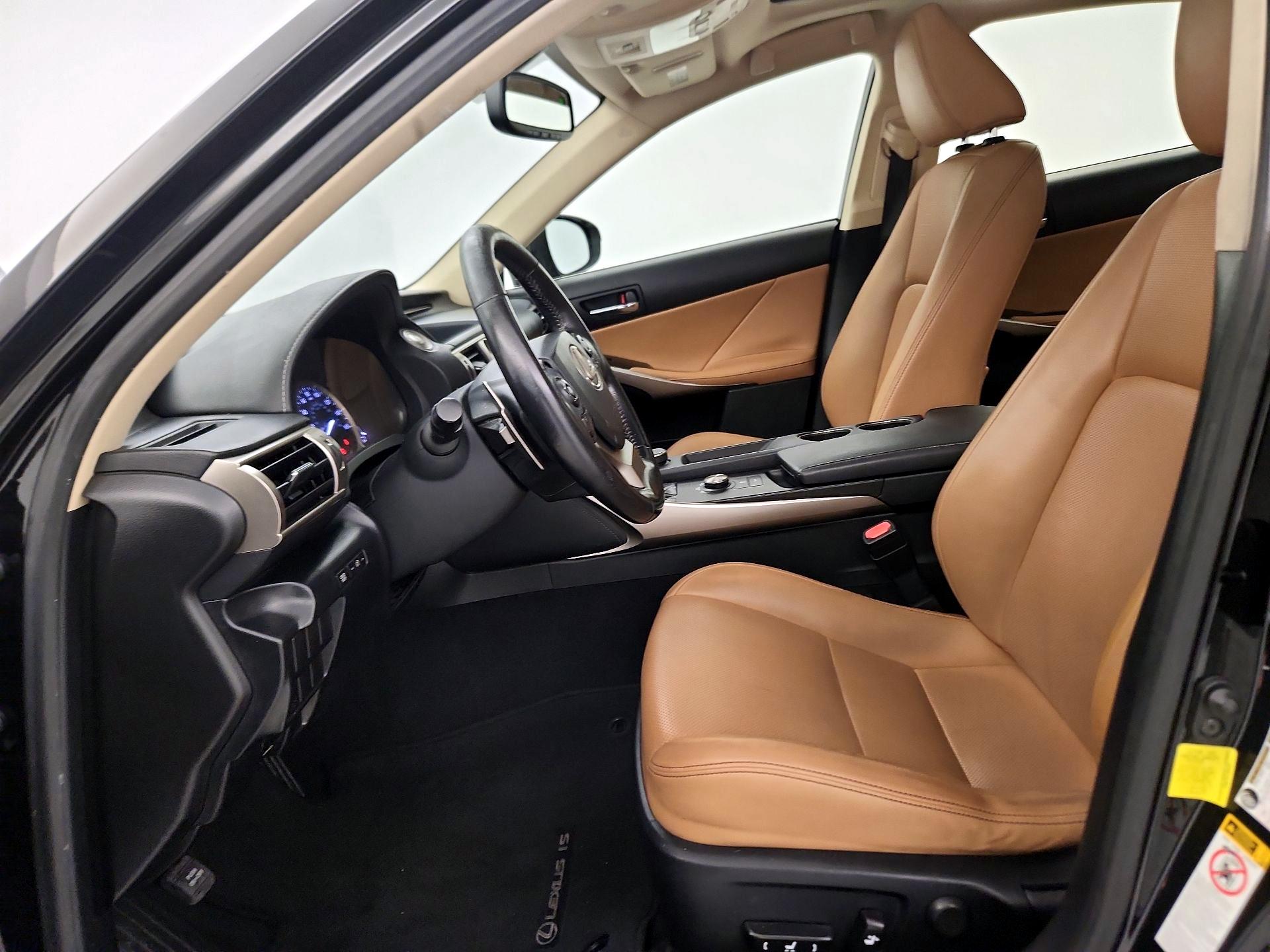 Thumbnail: 2016 Lexus IS - 11