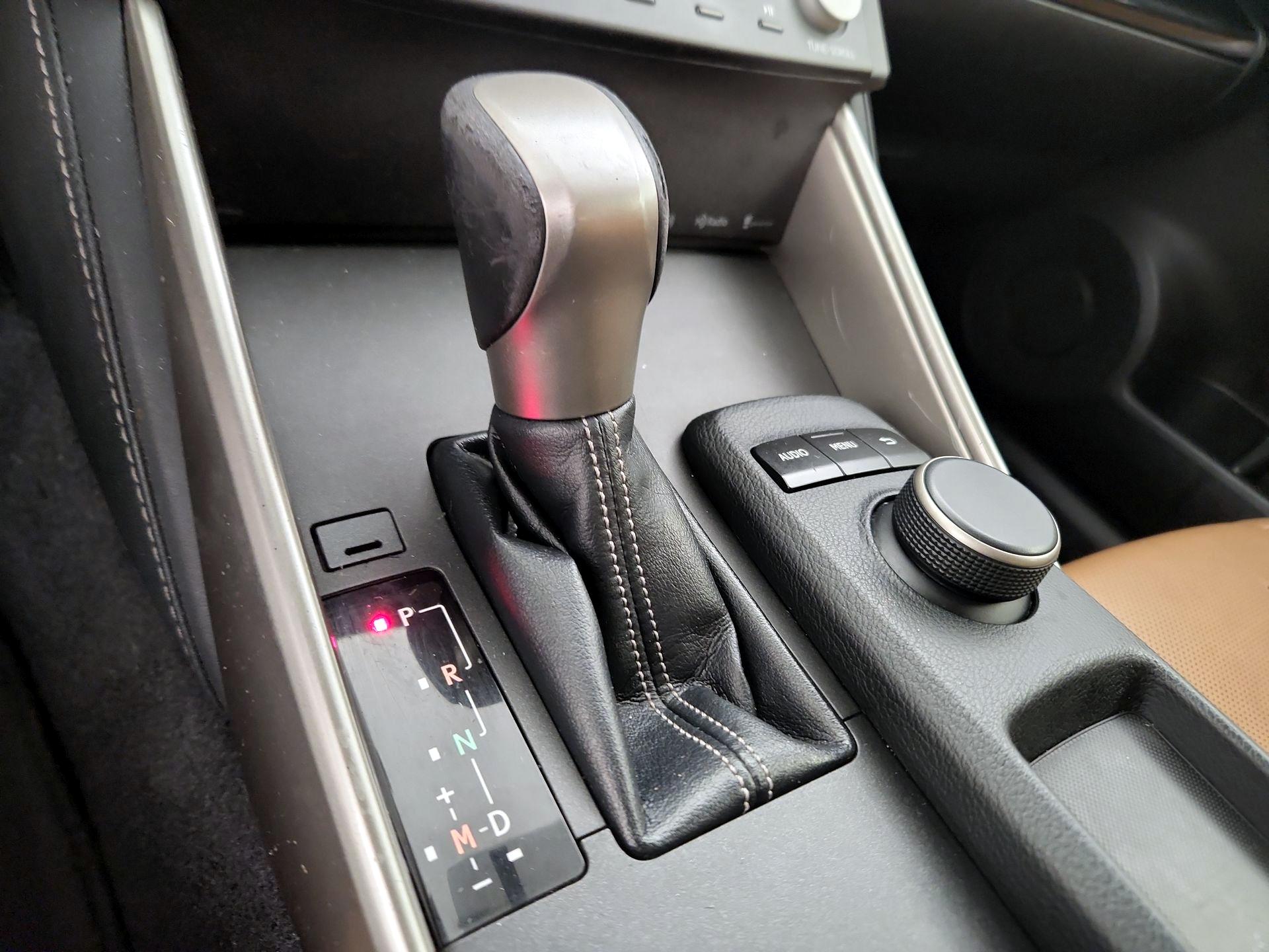 Thumbnail: 2016 Lexus IS - 17