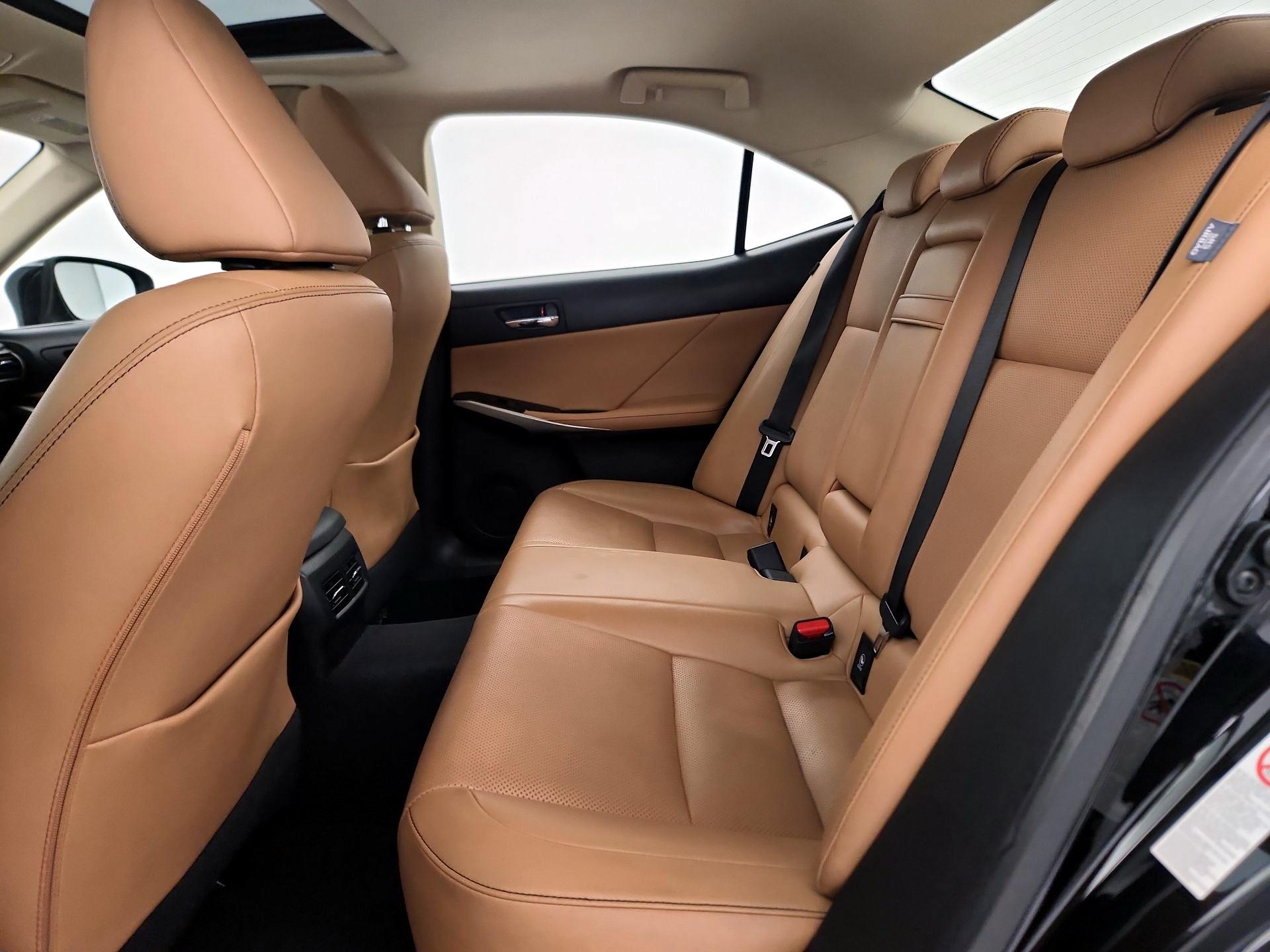 Thumbnail: 2016 Lexus IS - 20
